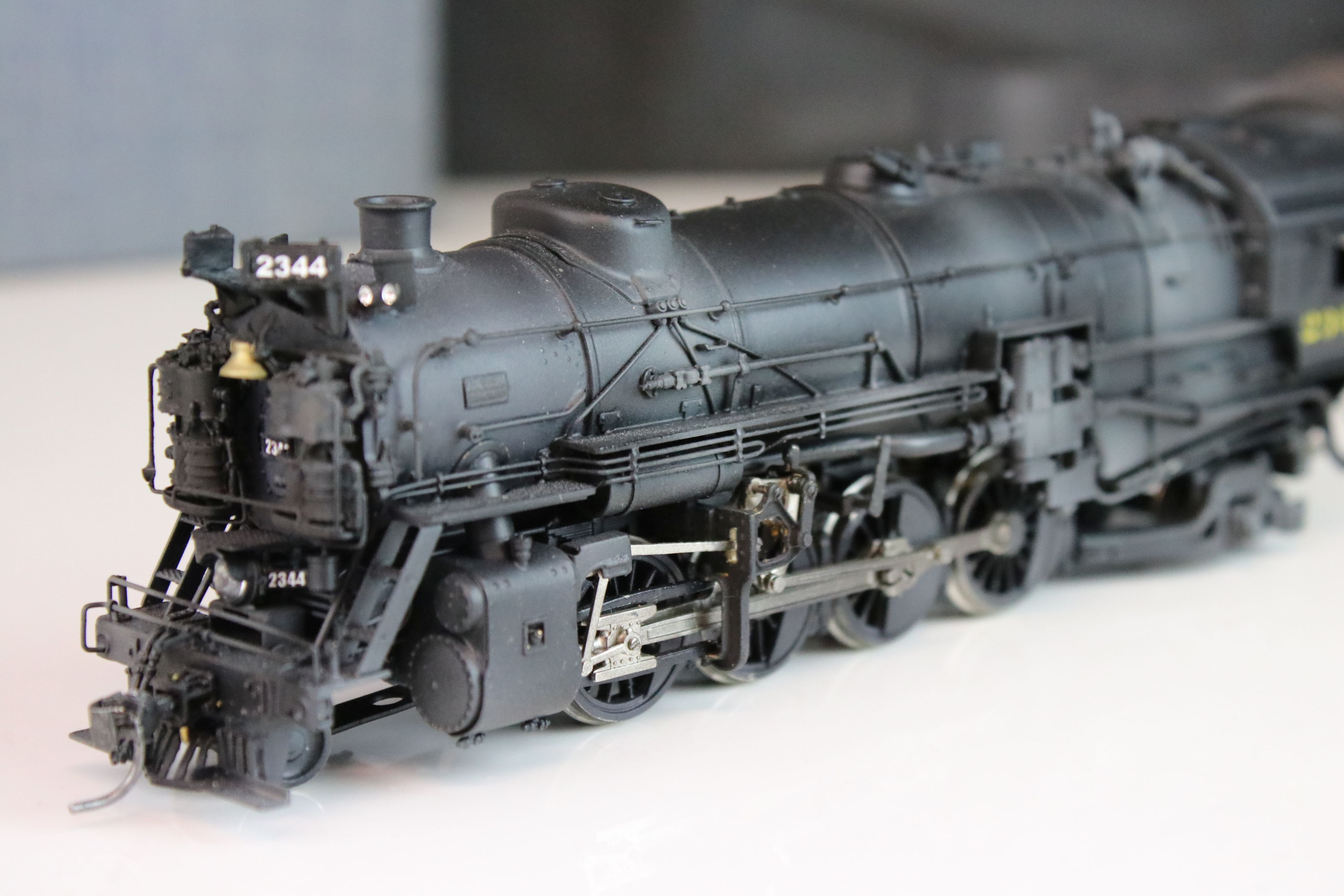 Boxed United Scale Models HO gauge Chesapeake & Ohio 2-8-2 K3a locomotive with tender exclusive - Image 6 of 13
