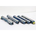 Two Triang OO gauge Pullaman locomotives plus 3 x Pullman dummies/coaches (5)