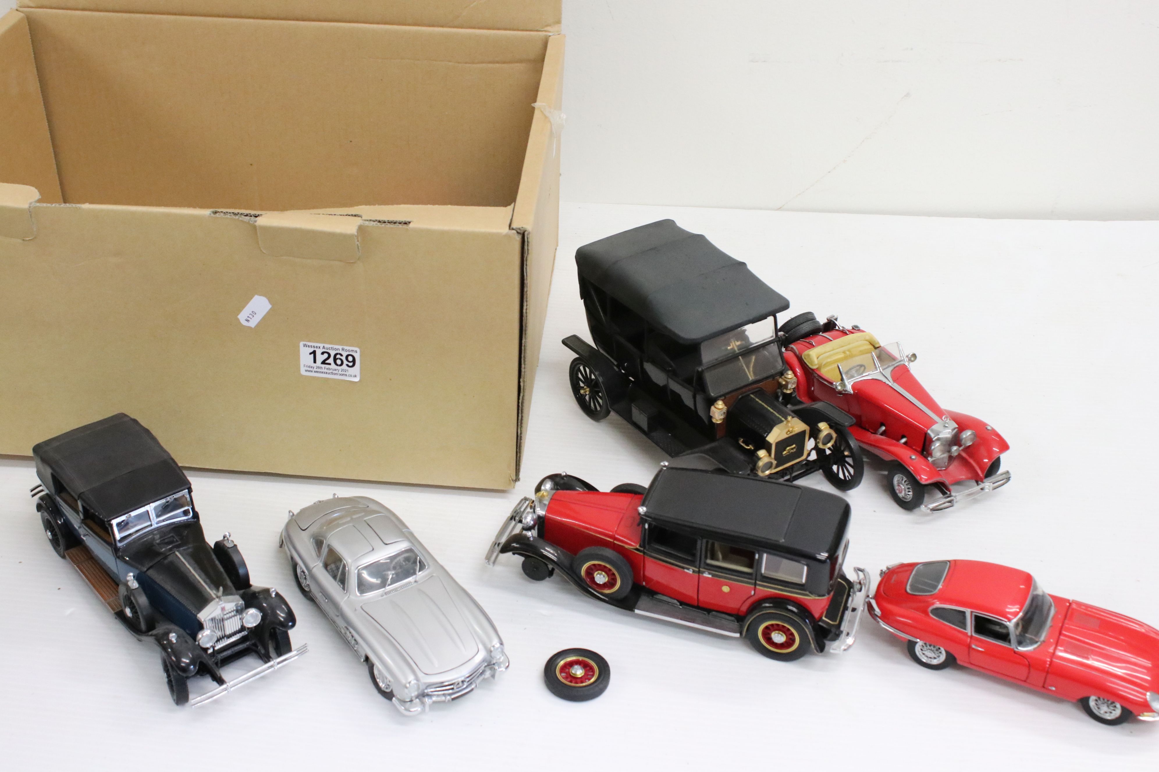 Nine ex-display Franklin Mint diecast models to include 1929 Rolls Royce Phantom 1, Ford Model T,