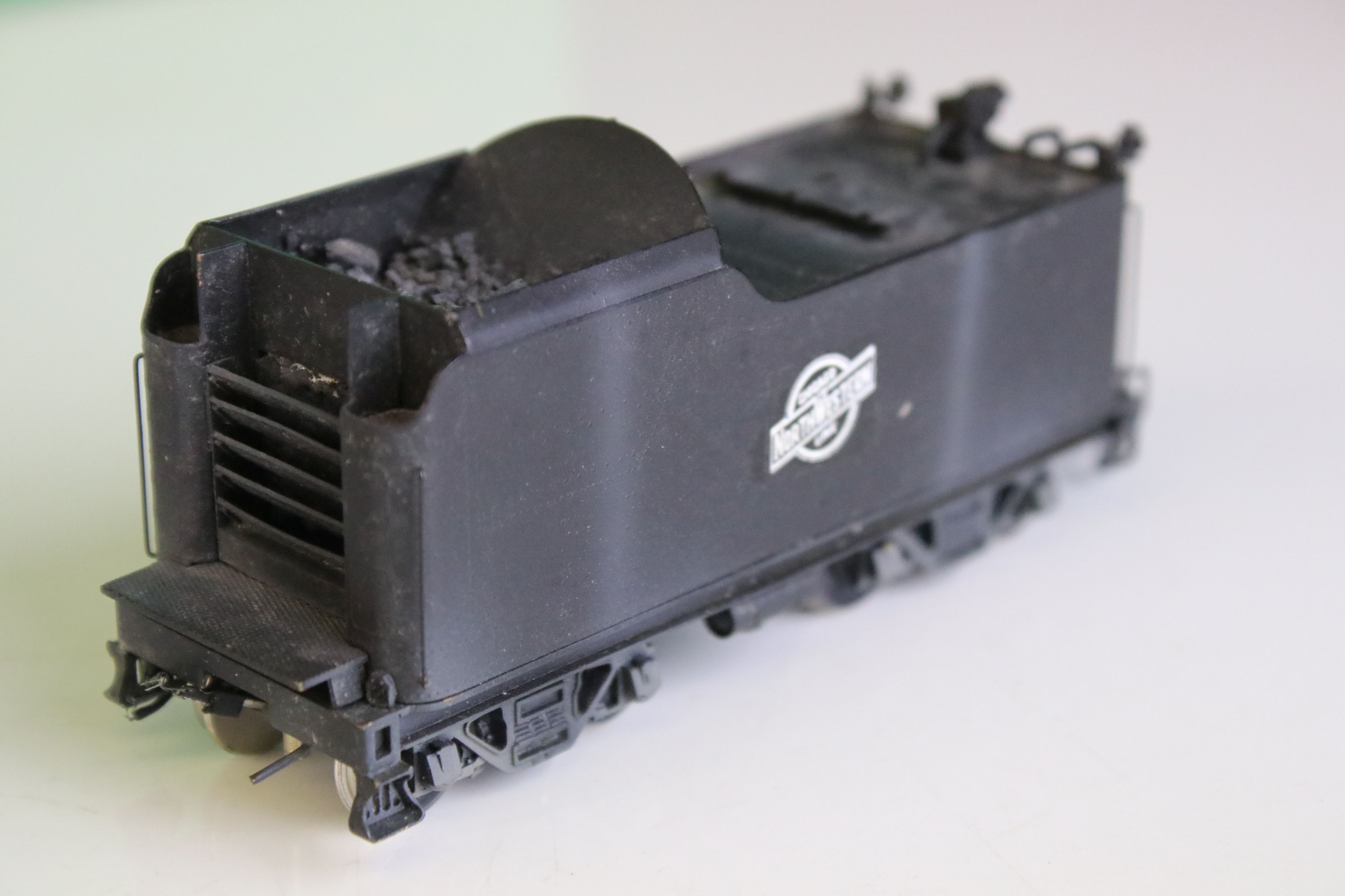 Boxed Overland Models Inc HO gauge C&NW 'D' 4-4-2 locomotive & tender with straight cylinders, - Image 6 of 13