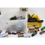 Quantity of OO gauge model railway to include Hornby Southern 7 0-4-0 locomotive, 12 x items of