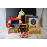 Quantity of toys and games to include Plastic Meccano Set 2, Disneyland Nursery Tea Set, etc (3