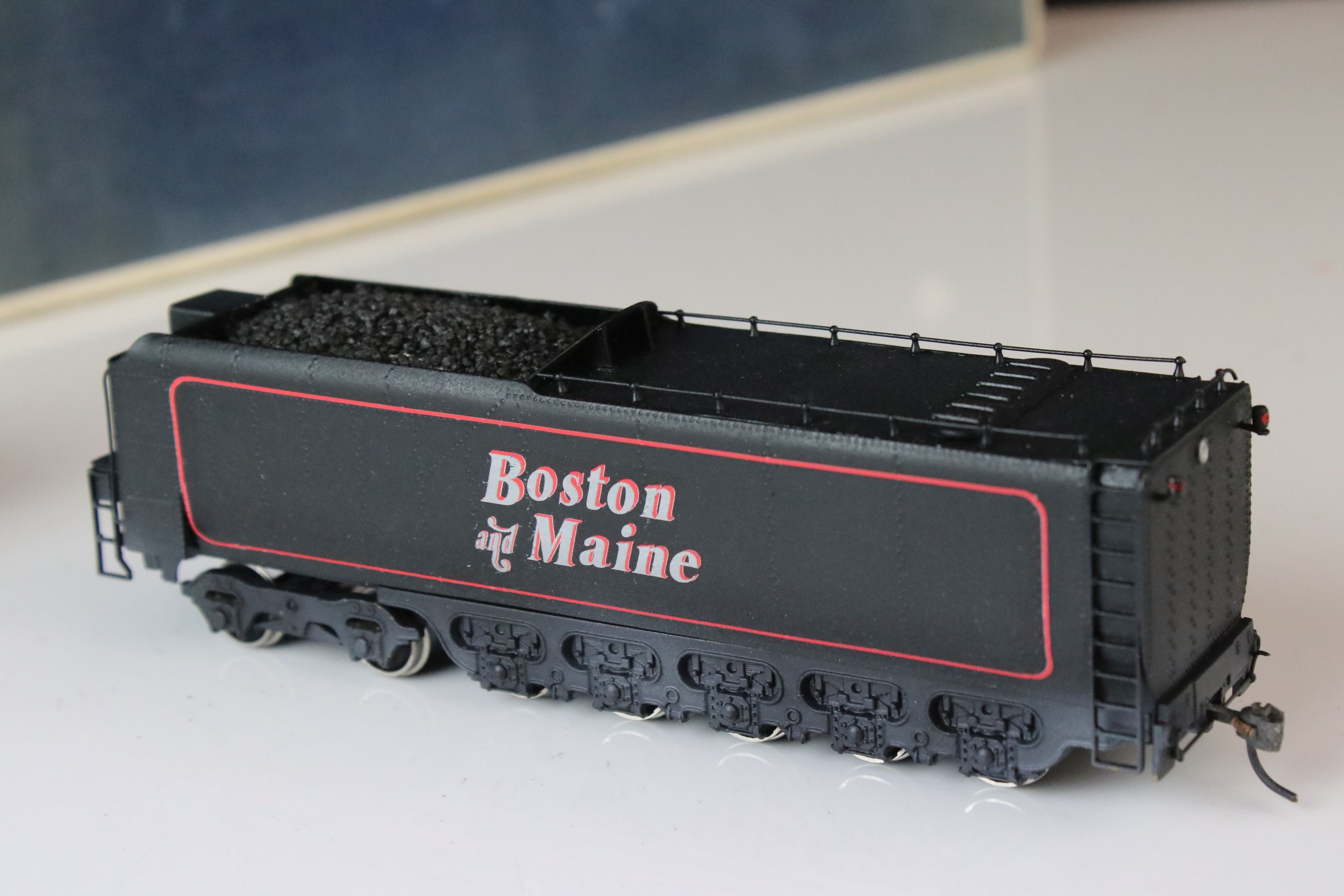Boxed Olympia HO gauge Boston & Maine Class R1-d 4-8-2 4113 locomotive & tender, painted, - Image 10 of 14