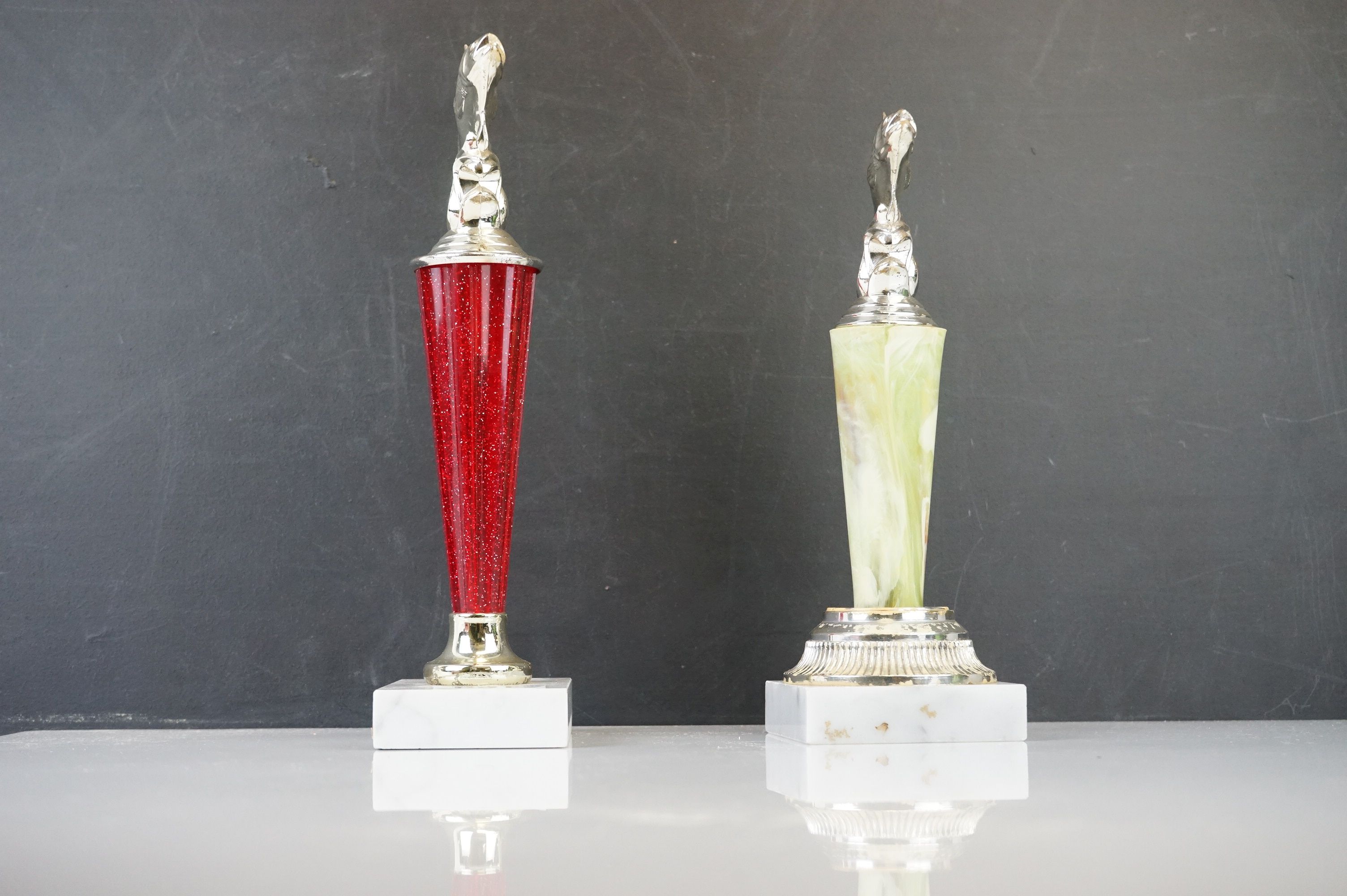 Two fishing trophies on marble bases - Bild 2 aus 7