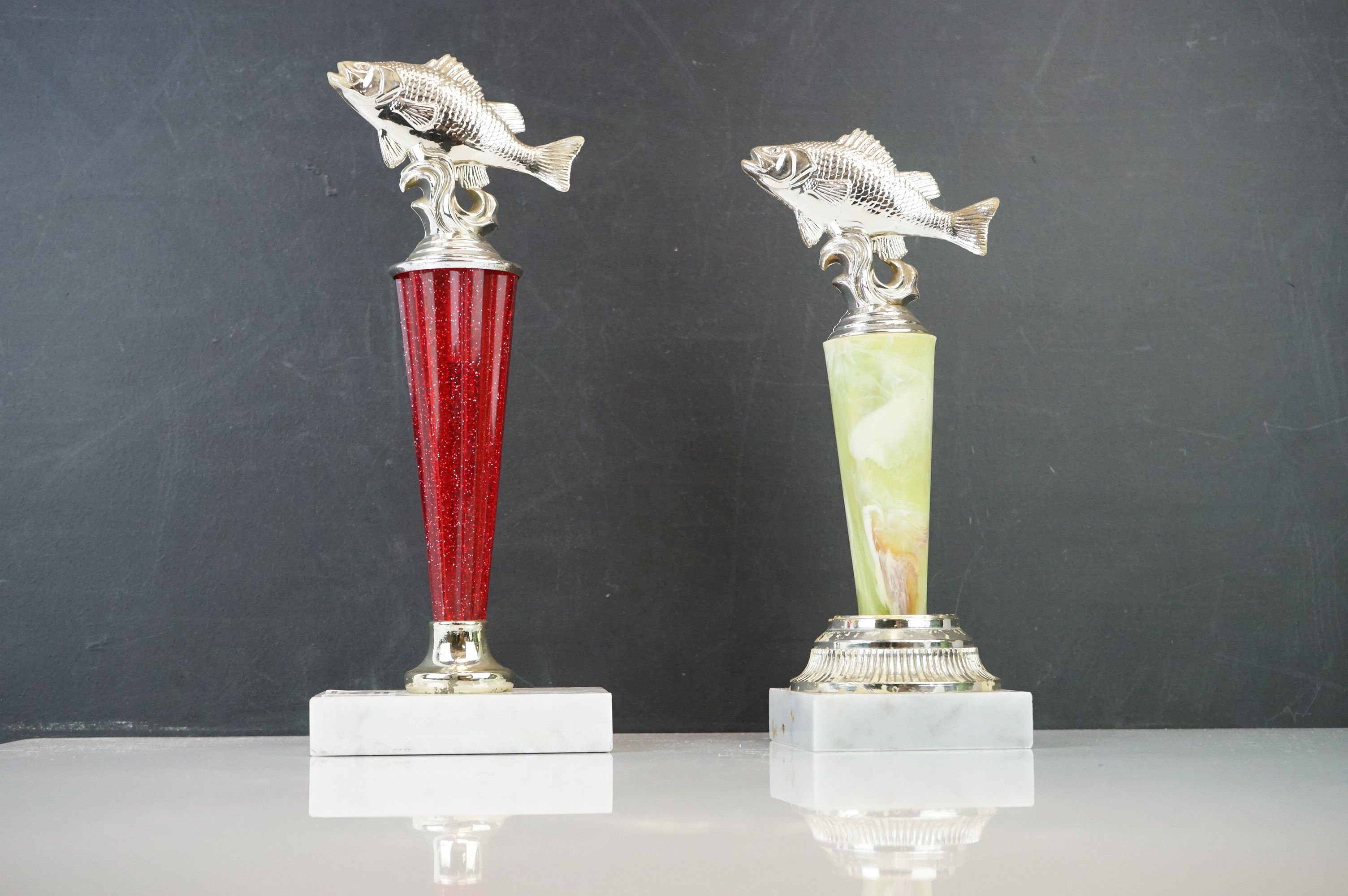 Two fishing trophies on marble bases - Bild 3 aus 7