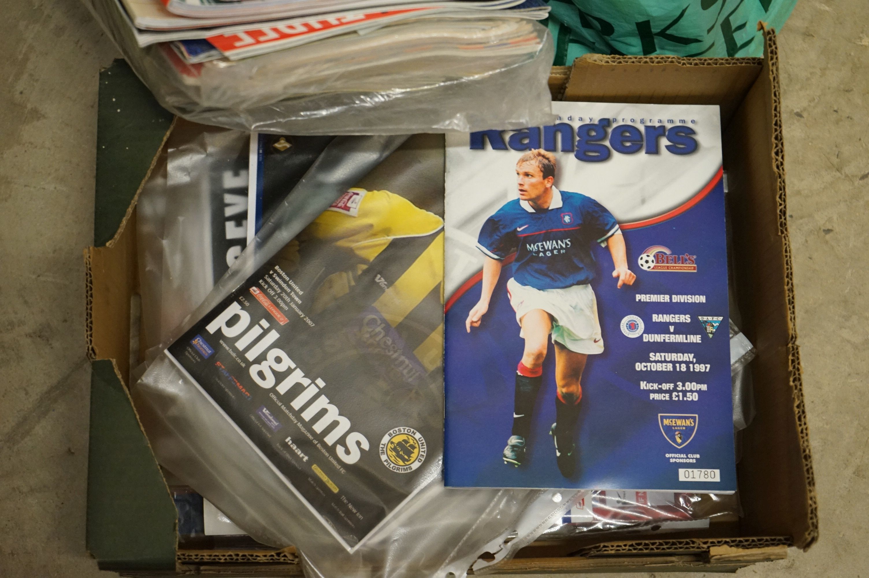 Football Programmes - Very large collection of contemporary football programmes to include Swindon - Bild 2 aus 8