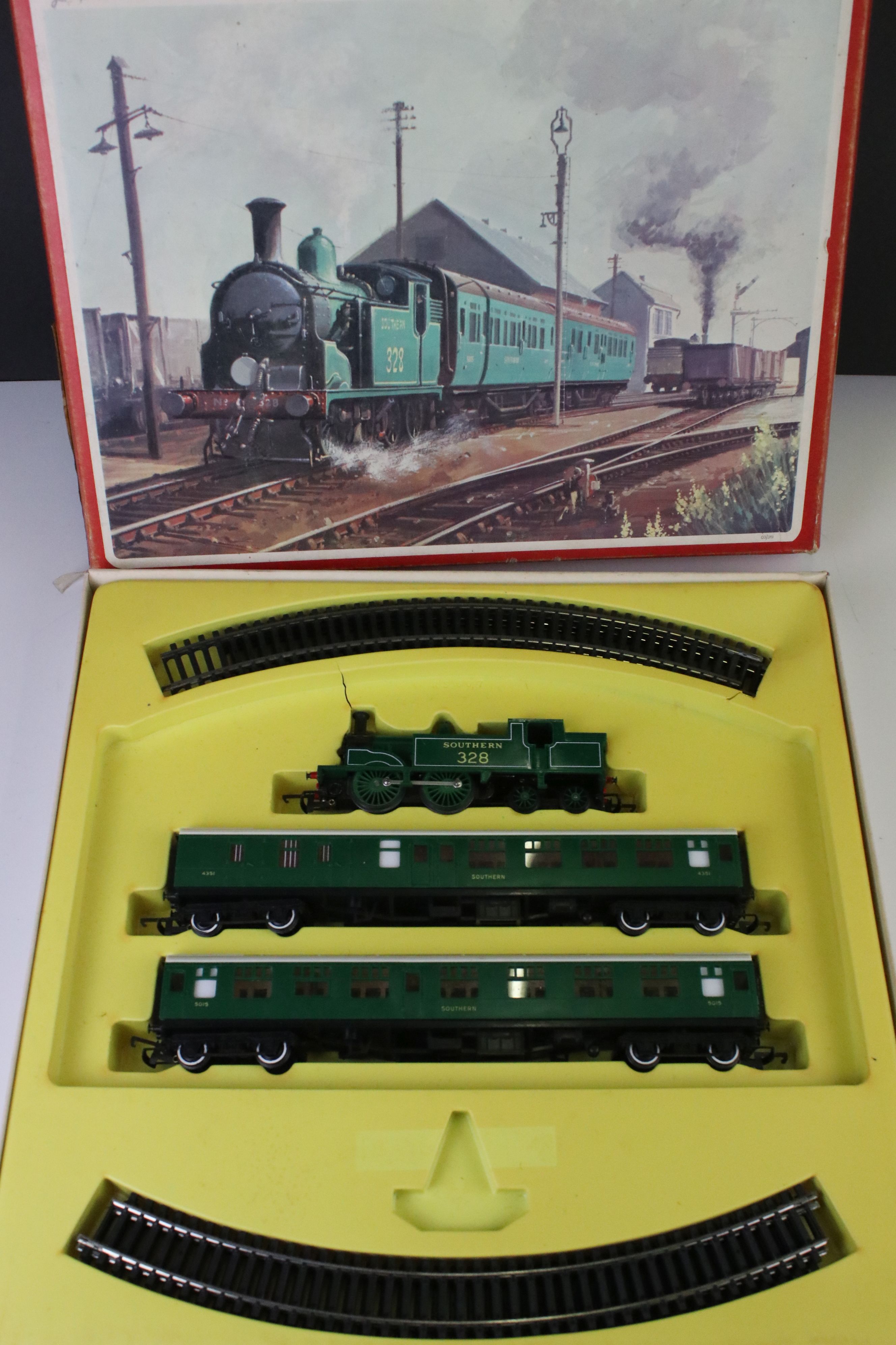 Three boxed Triang Hornby OO gauge train sets to include The Blue Pullman, RS607 Local Passenger Set - Image 9 of 12
