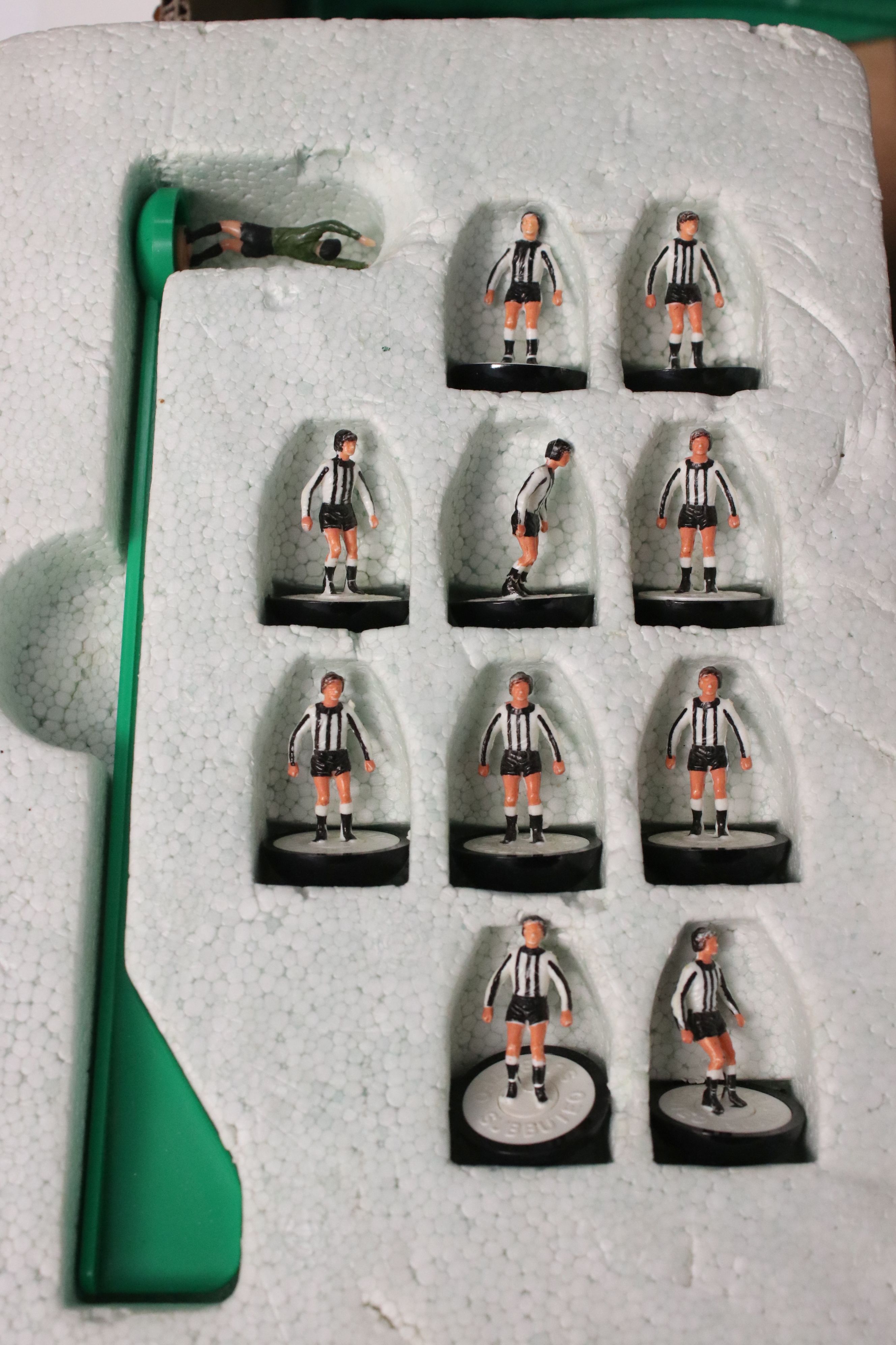 Subbuteo selection - 15 LW teams (some incomplete) to include Argentina, Brazil, Celtic, Arsenal - Image 8 of 13