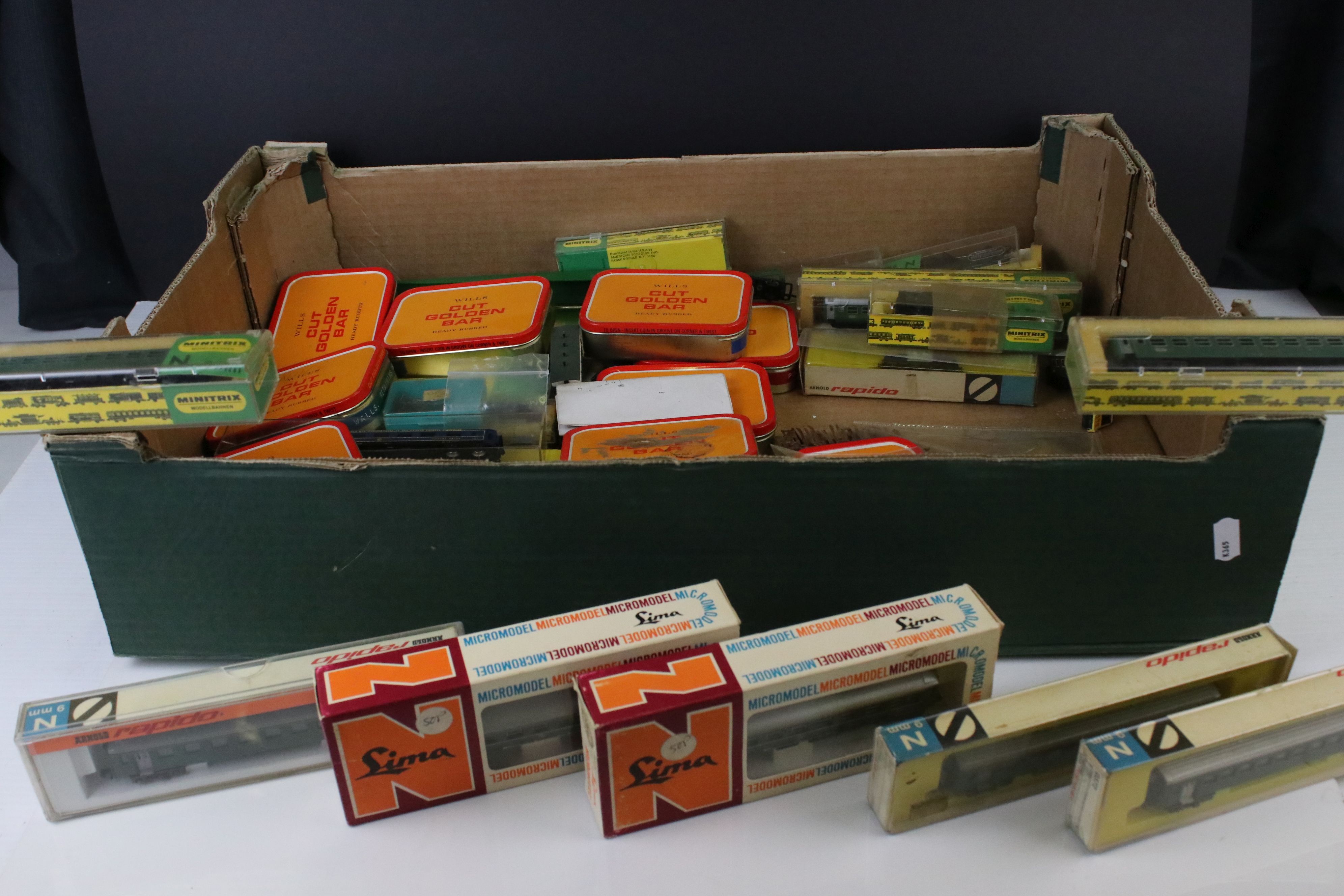 Collection of N gauge model railway to include rolling stock, railcar. locomotive and various