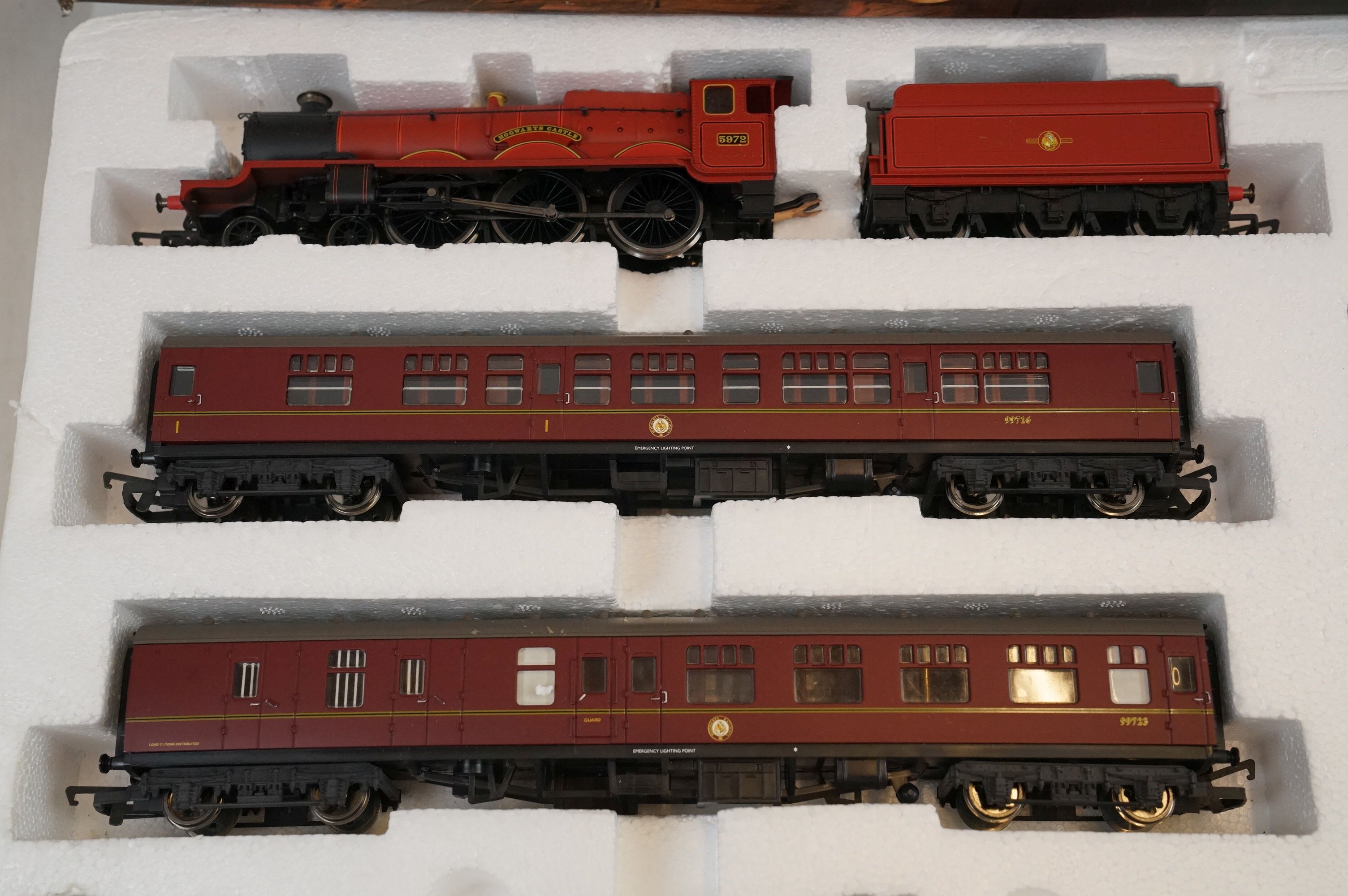 Boxed Hornby Harry Potter and the Chamber of Secrets R1033 Hogwarts Express electric train set - Image 3 of 9