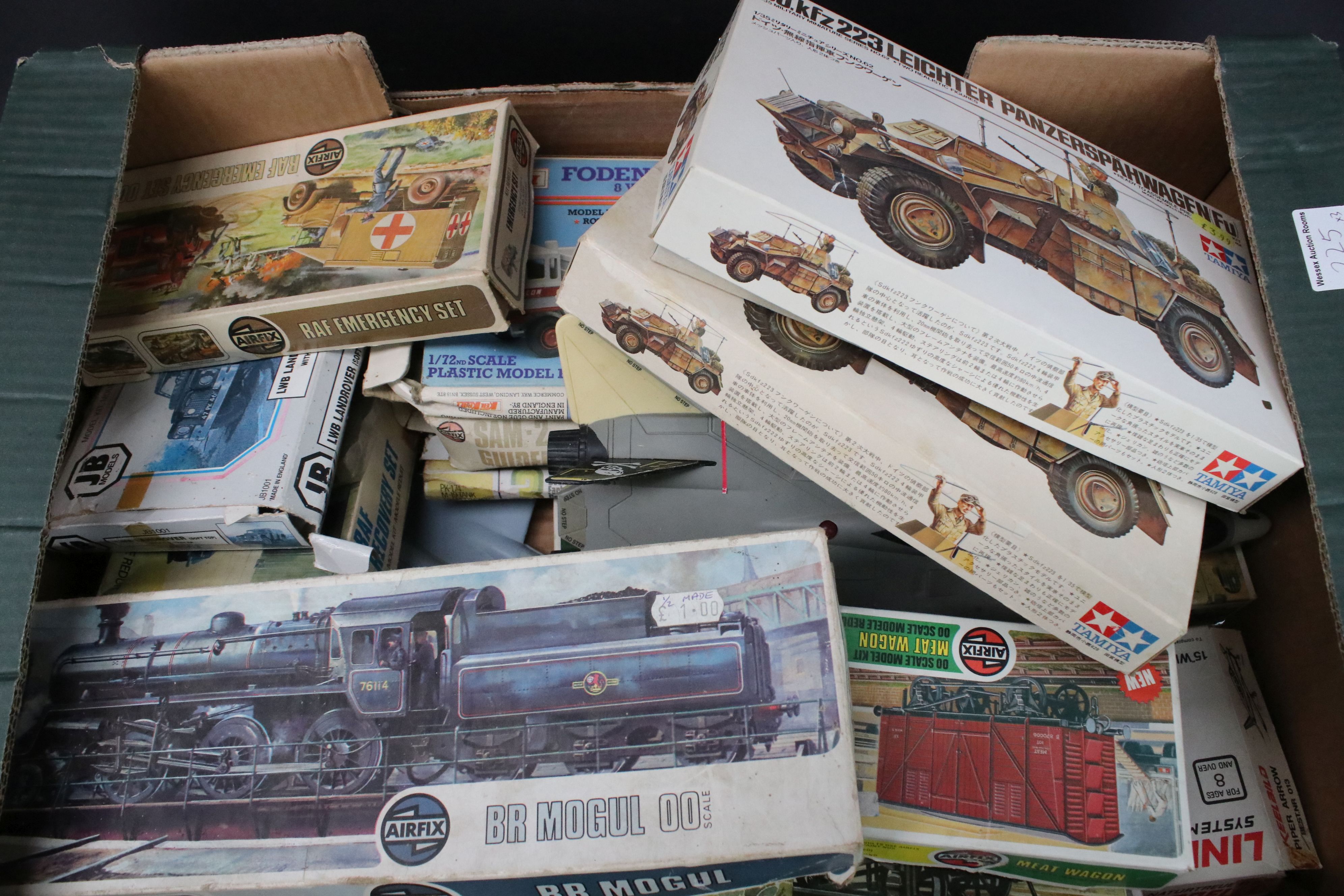 Model Kits - Around 30 boxed plastic model kits and figure sets to include Tamiya, Airfix, Hasegawa, - Image 16 of 30