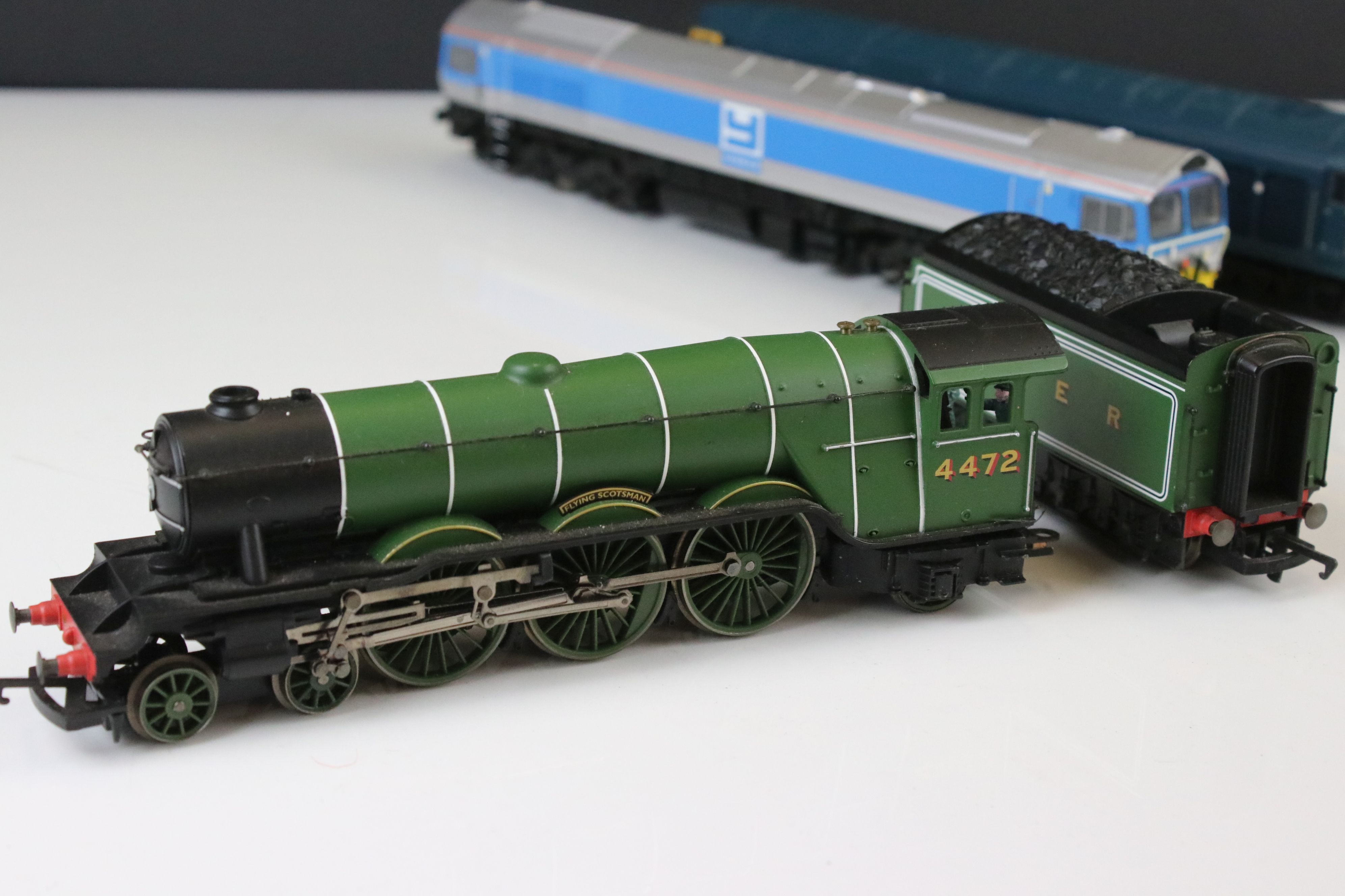 Four OO gauge locomotives to include 3 x Hornby (Flying Scotsman, Yeoman Kenneth J Painter & - Image 8 of 14