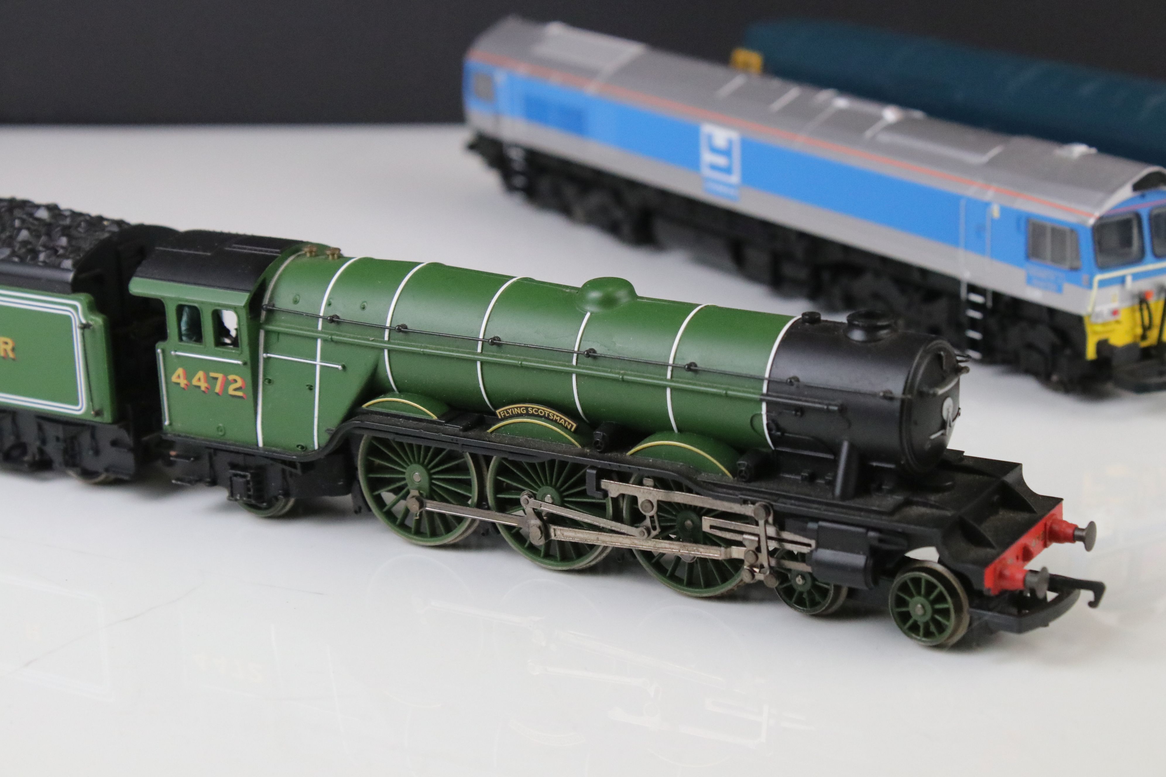 Four OO gauge locomotives to include 3 x Hornby (Flying Scotsman, Yeoman Kenneth J Painter & - Image 6 of 14