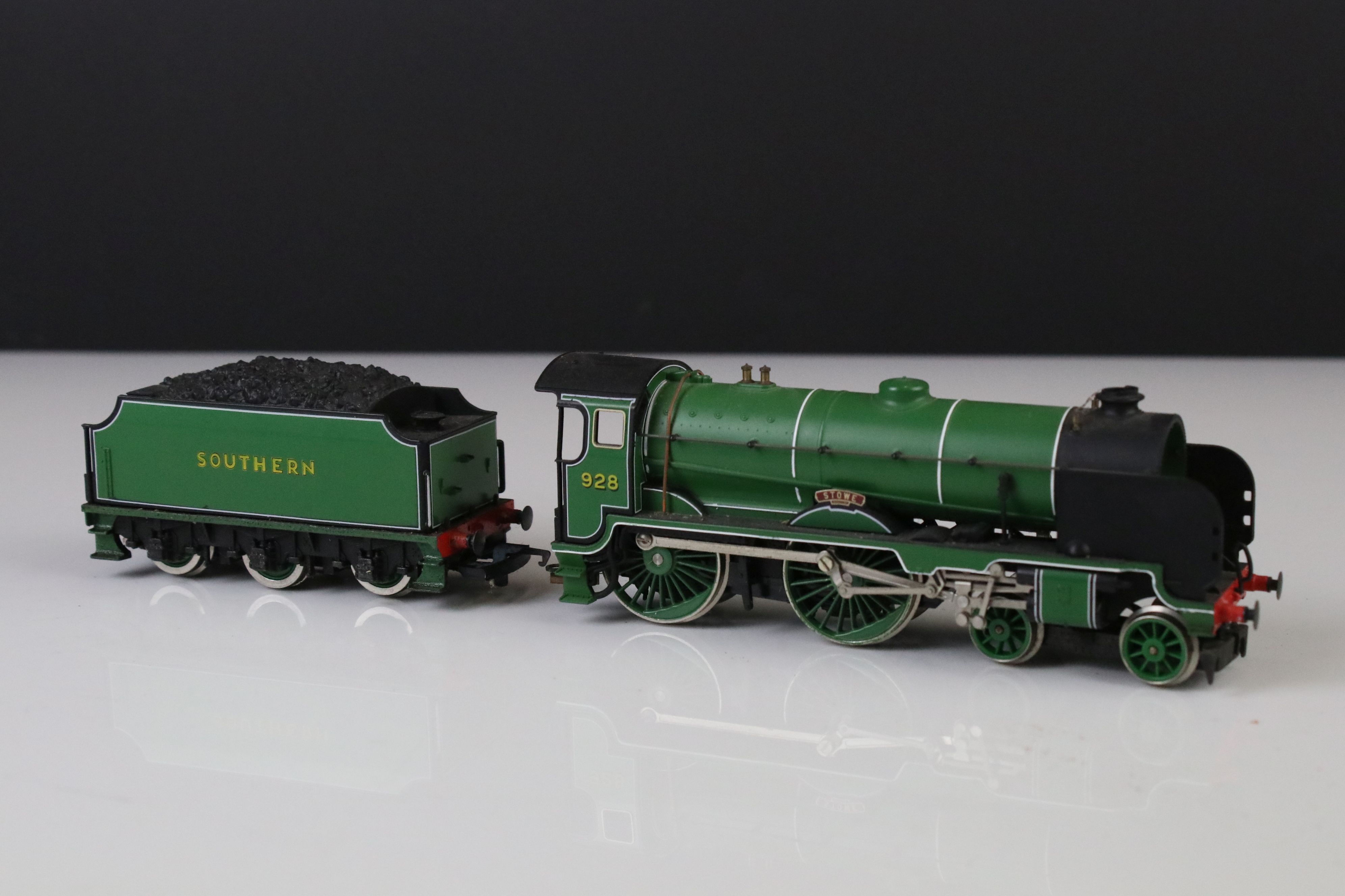Five OO gauge locomotives with tenders (some unrelated) to include Hornby Stowe 4-4-0, Hornby King - Image 10 of 10