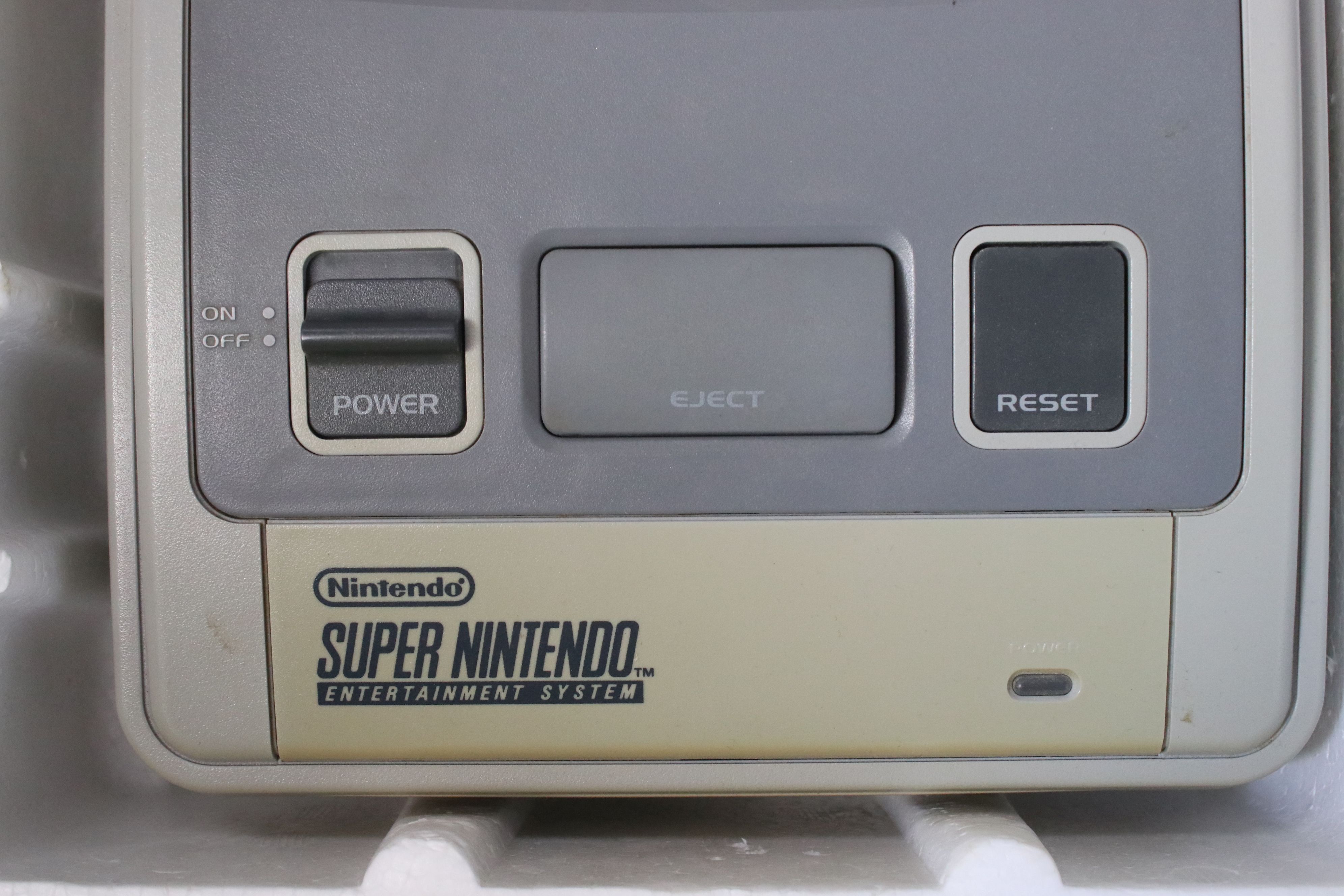 Retro Gaming - Boxed Super Nintendo SNES console with one controller and Super Mario World cartridge - Image 8 of 10