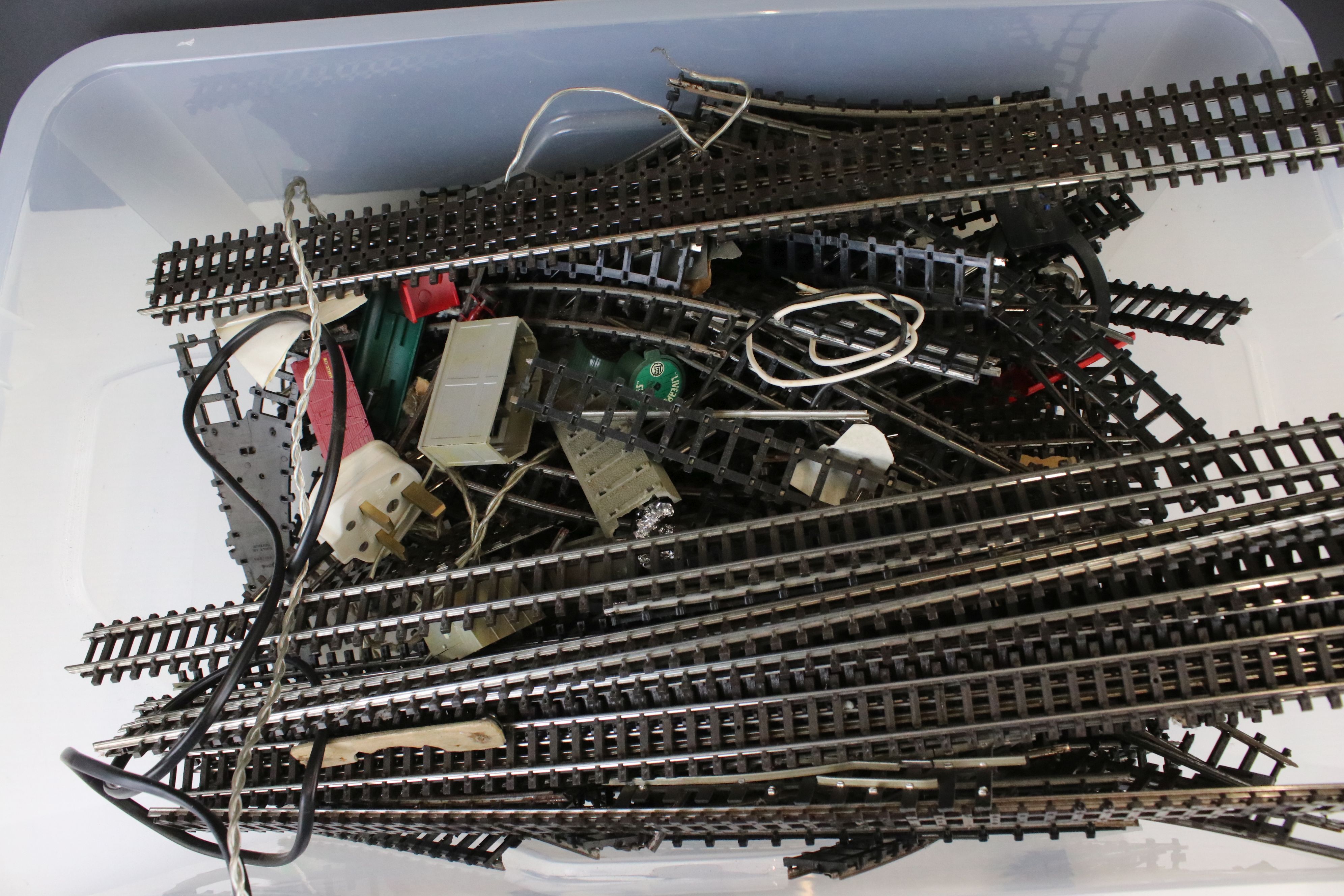 Quantity of OO gauge model railway track plus small accessory parts - Image 2 of 2