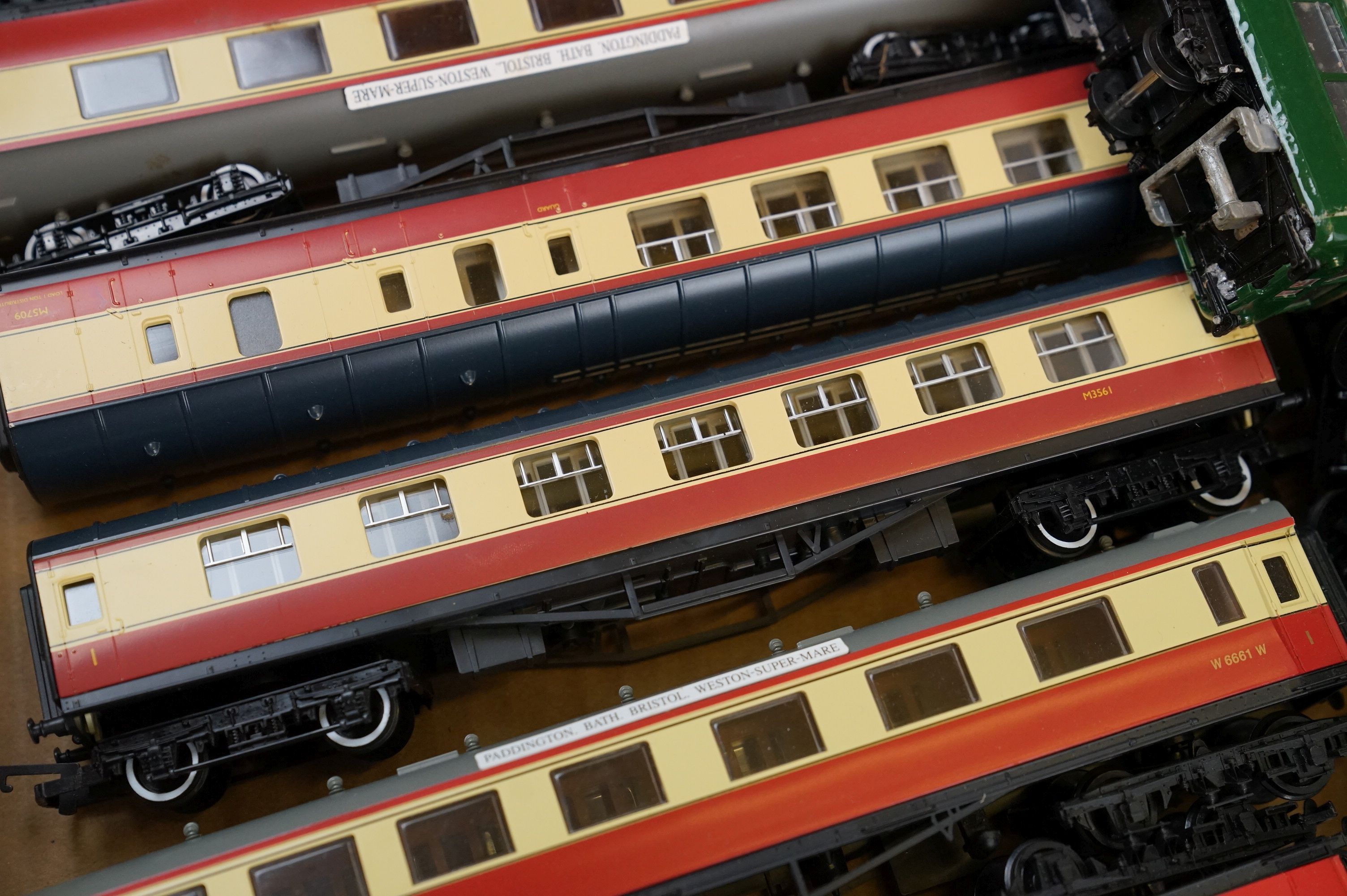 16 OO gauge items of rolling stock to include Hornby and Kitmaster plus a group of plastic kit - Image 9 of 9
