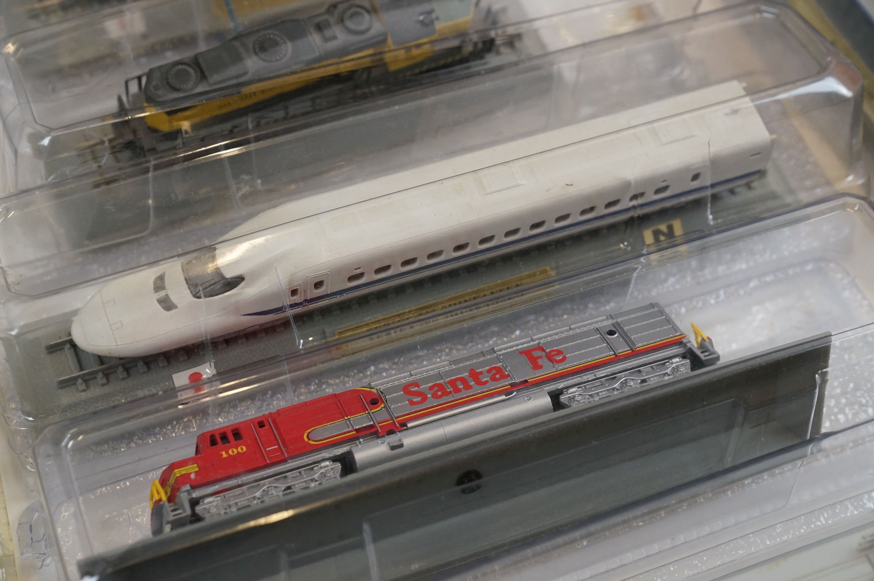 23 Boxed Del Prado model locomotives on stands - Image 7 of 8