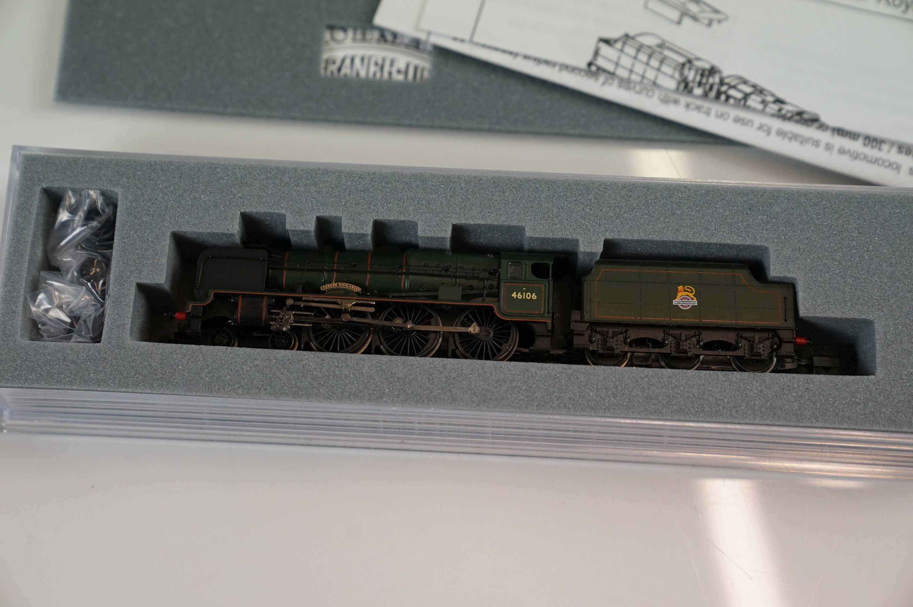 Boxed Graham Farish N gauge 372576 Royal Scot Locomotive 46106 Gordon Highlander BR green early - Image 2 of 4