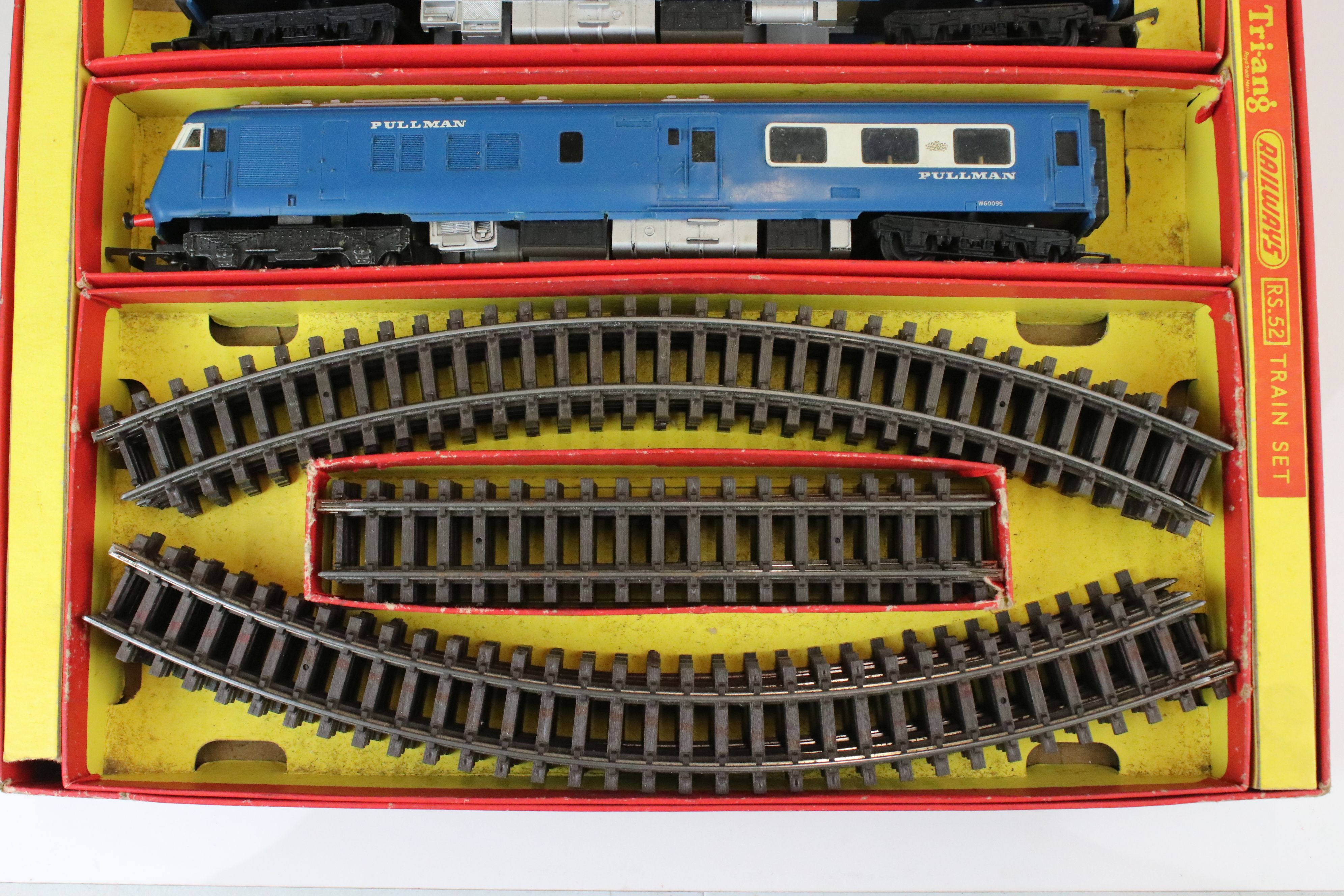 Three boxed Triang Hornby OO gauge train sets to include The Blue Pullman, RS607 Local Passenger Set - Image 3 of 12