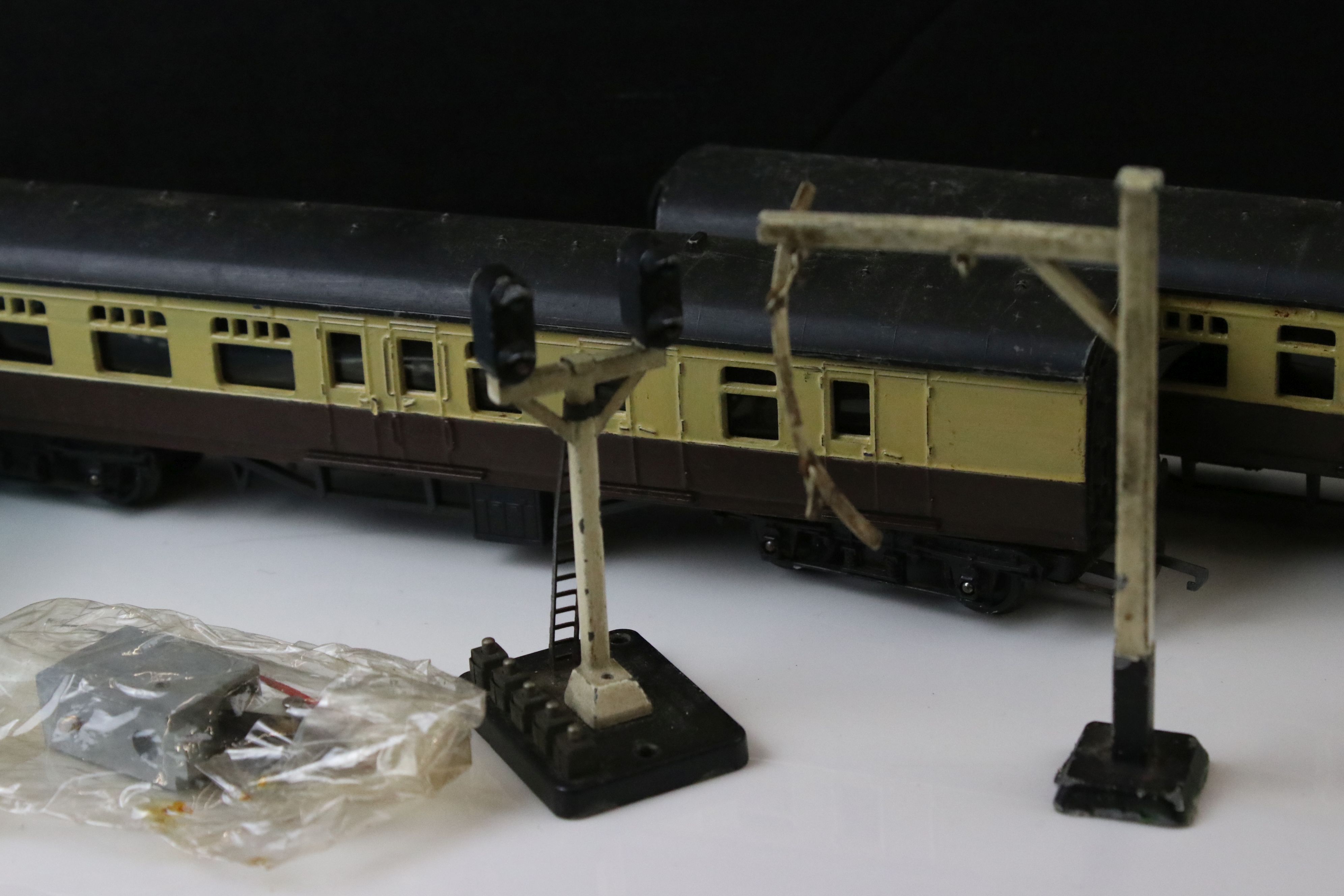 19 OO gauge items of rolling stock to include 3 x boxed Hornby examples (R427, R001 & R029) plus a - Image 3 of 7