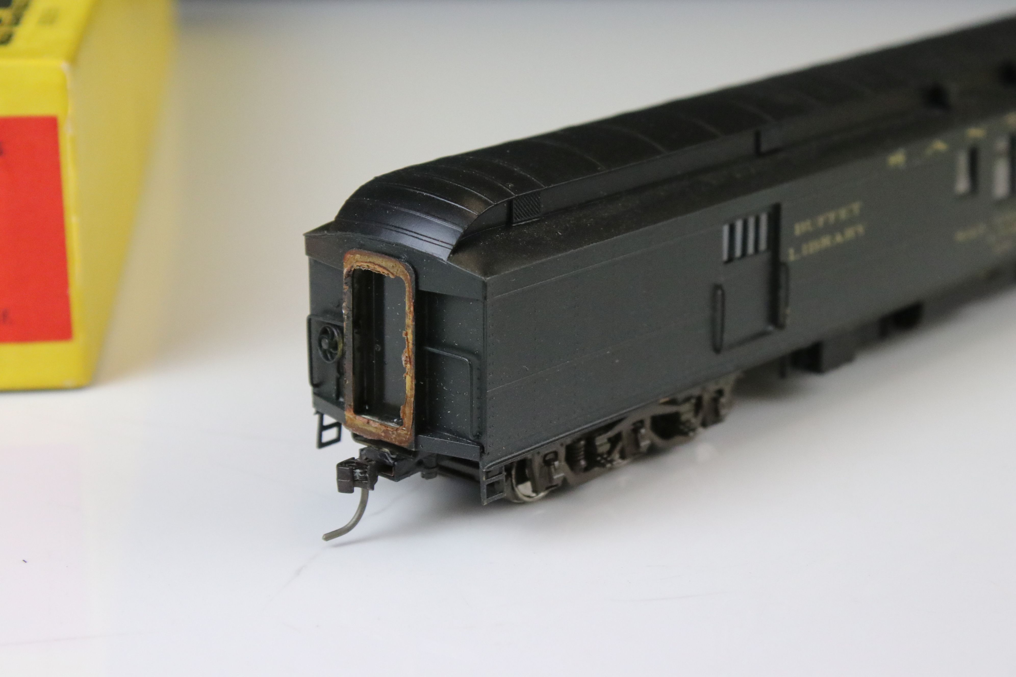 Three boxed E Suydam & Co HO Railroad Equipment Baggage Car brass models to include 2 x RR-7 (one - Image 5 of 25