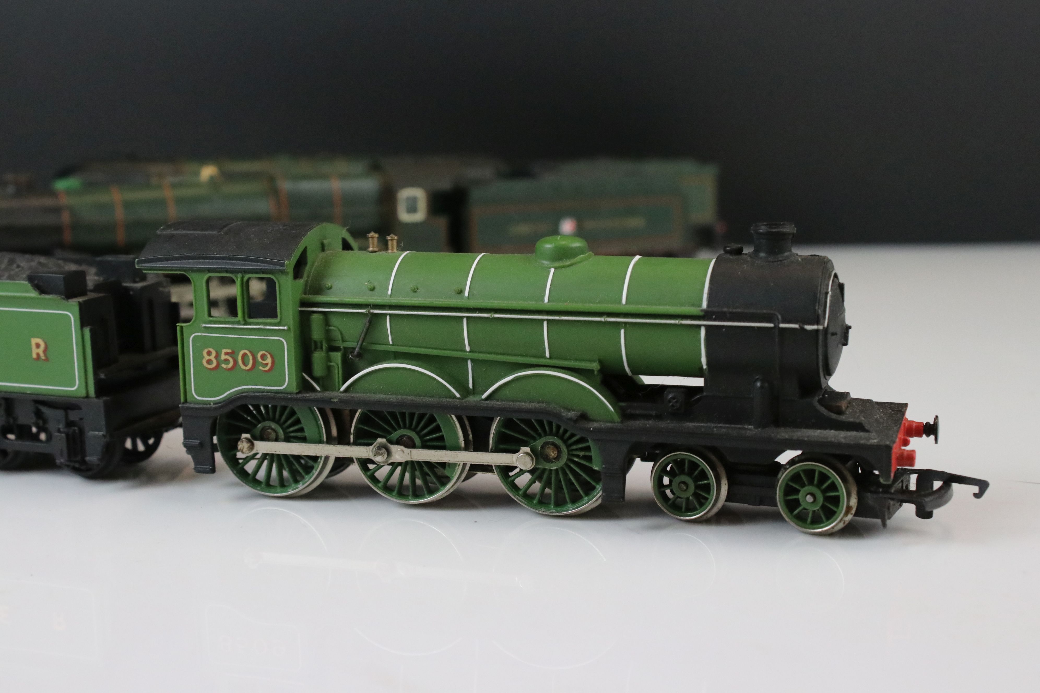 Five OO gauge locomotives with tenders (some unrelated) to include Hornby Stowe 4-4-0, Hornby King - Image 4 of 10