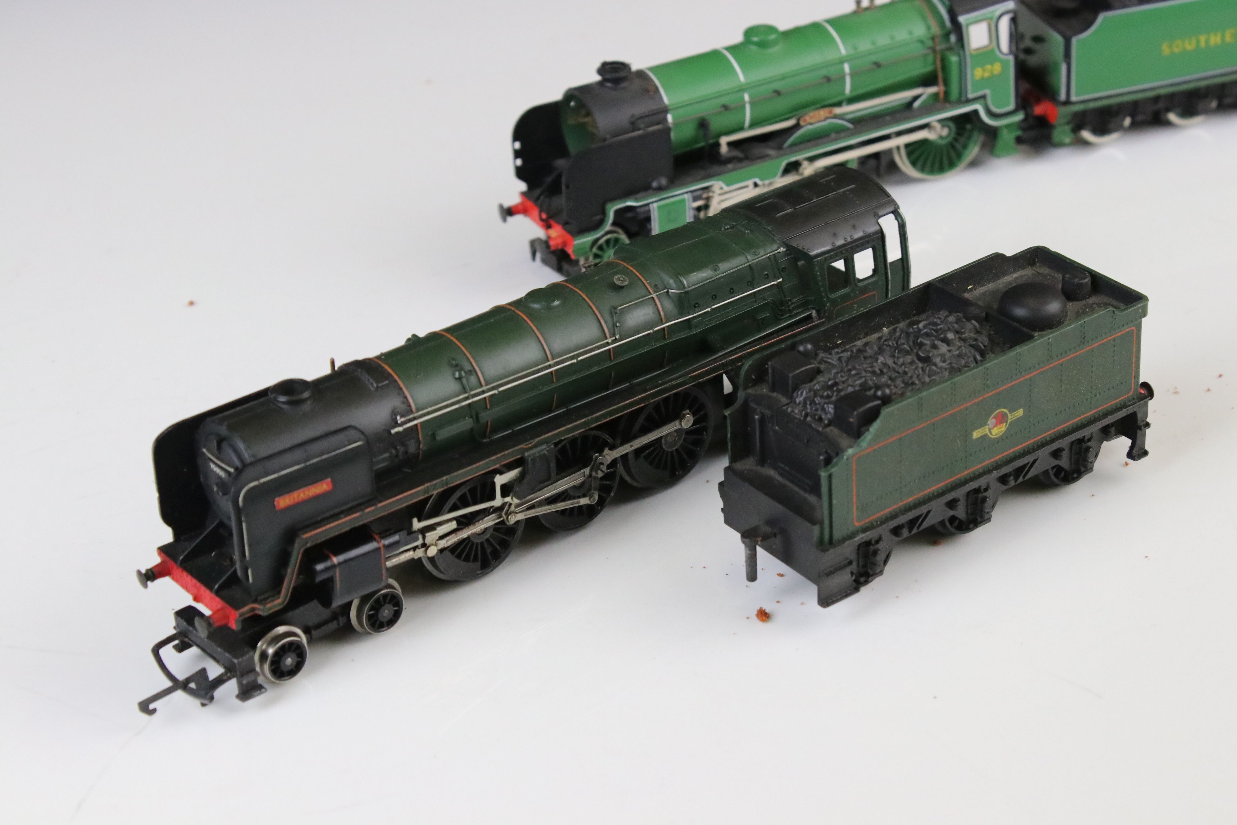 Five OO gauge locomotives with tenders (some unrelated) to include Hornby Stowe 4-4-0, Hornby King - Image 8 of 10