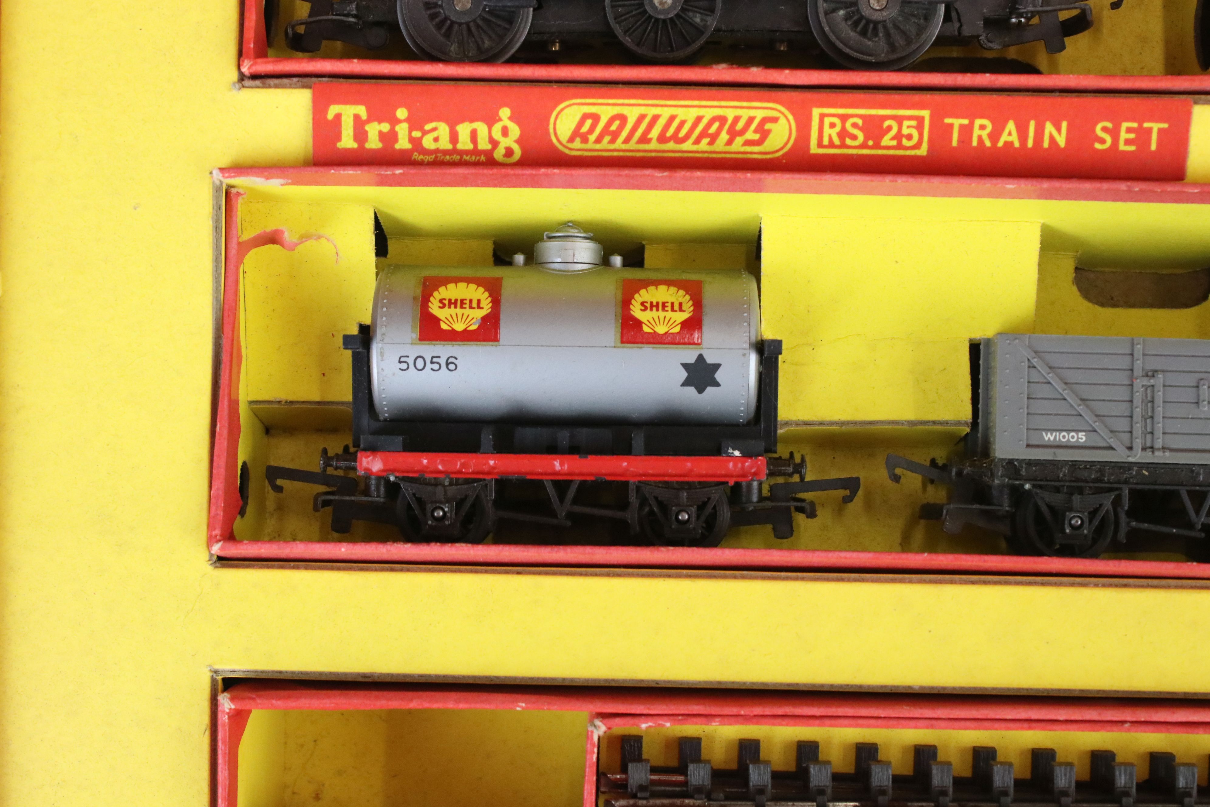 Three boxed Triang OO gauge train sets to include RS25, RO and Princess Elizabeth set plus a boxed - Image 12 of 19