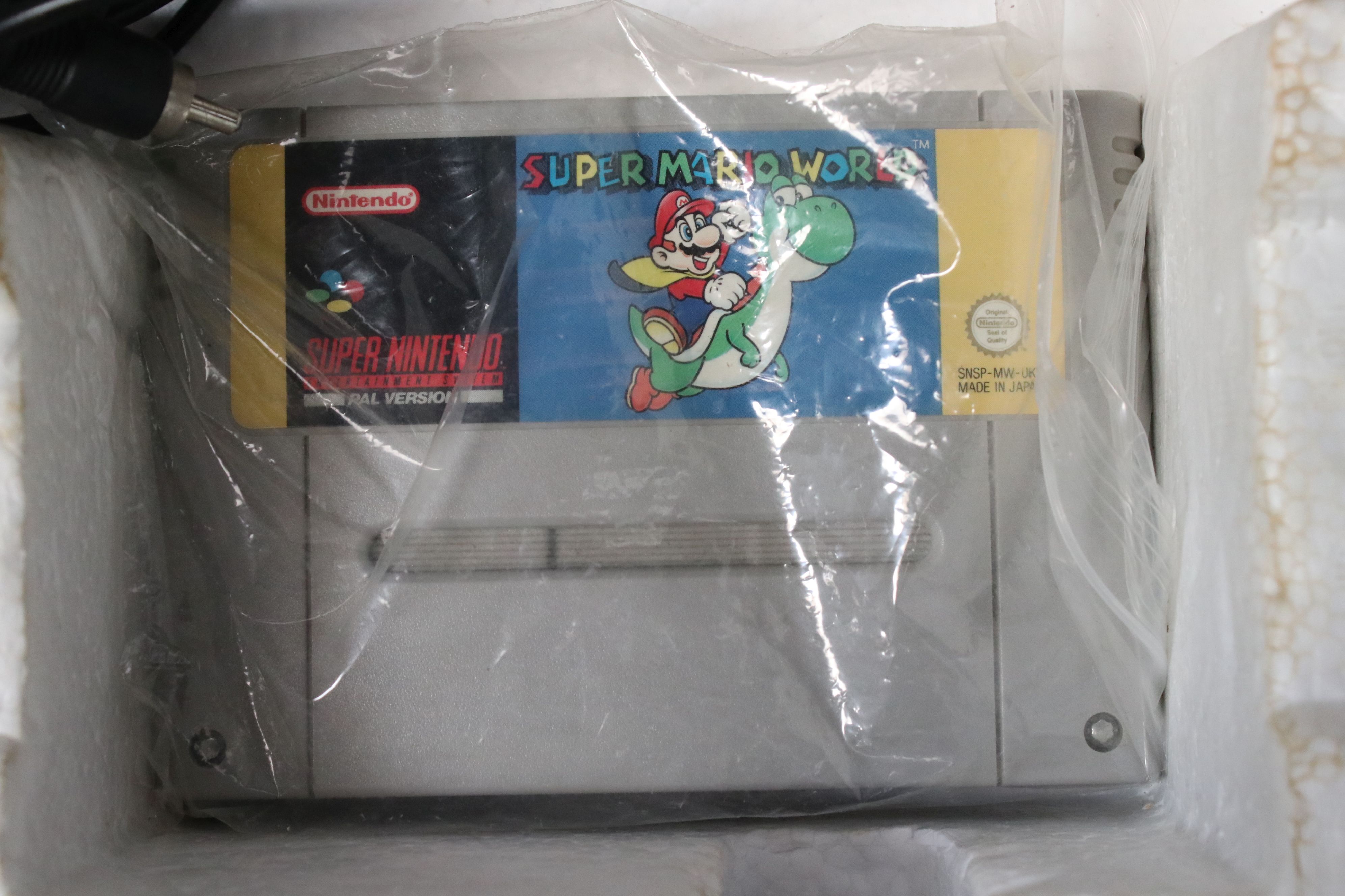 Retro Gaming - Boxed Super Nintendo SNES console with one controller and Super Mario World cartridge - Image 7 of 10