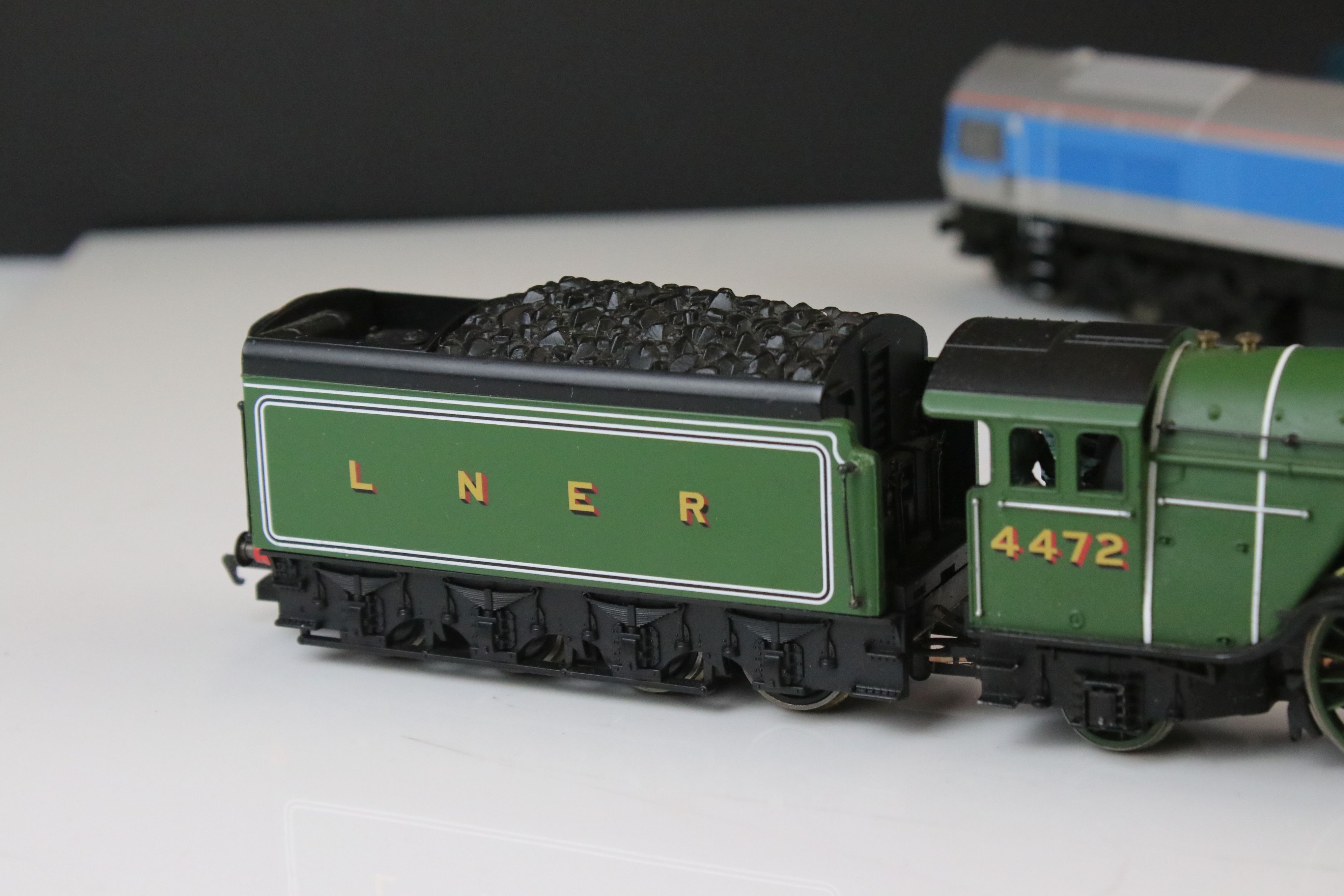 Four OO gauge locomotives to include 3 x Hornby (Flying Scotsman, Yeoman Kenneth J Painter & - Image 7 of 14