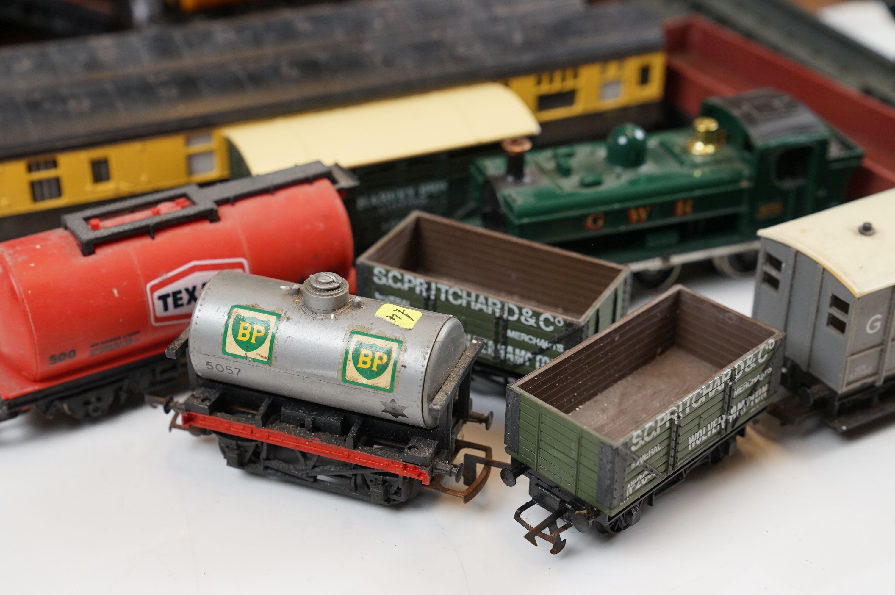 Group of OO gauge model railway to include 23 x items of rolling stock including Triang, Hornby, - Image 2 of 8