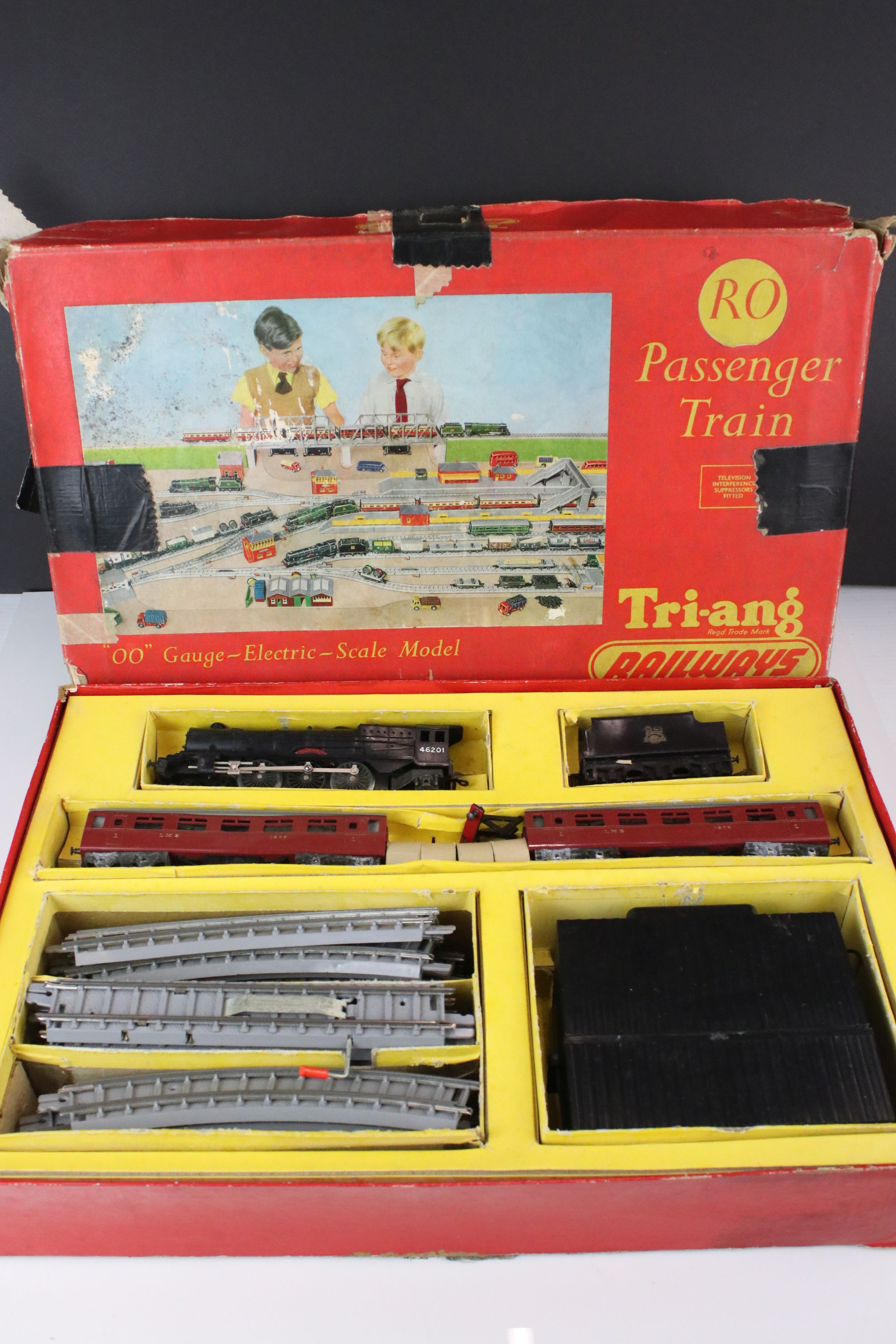 Three boxed Triang OO gauge train sets to include RS25, RO and Princess Elizabeth set plus a boxed - Image 4 of 19