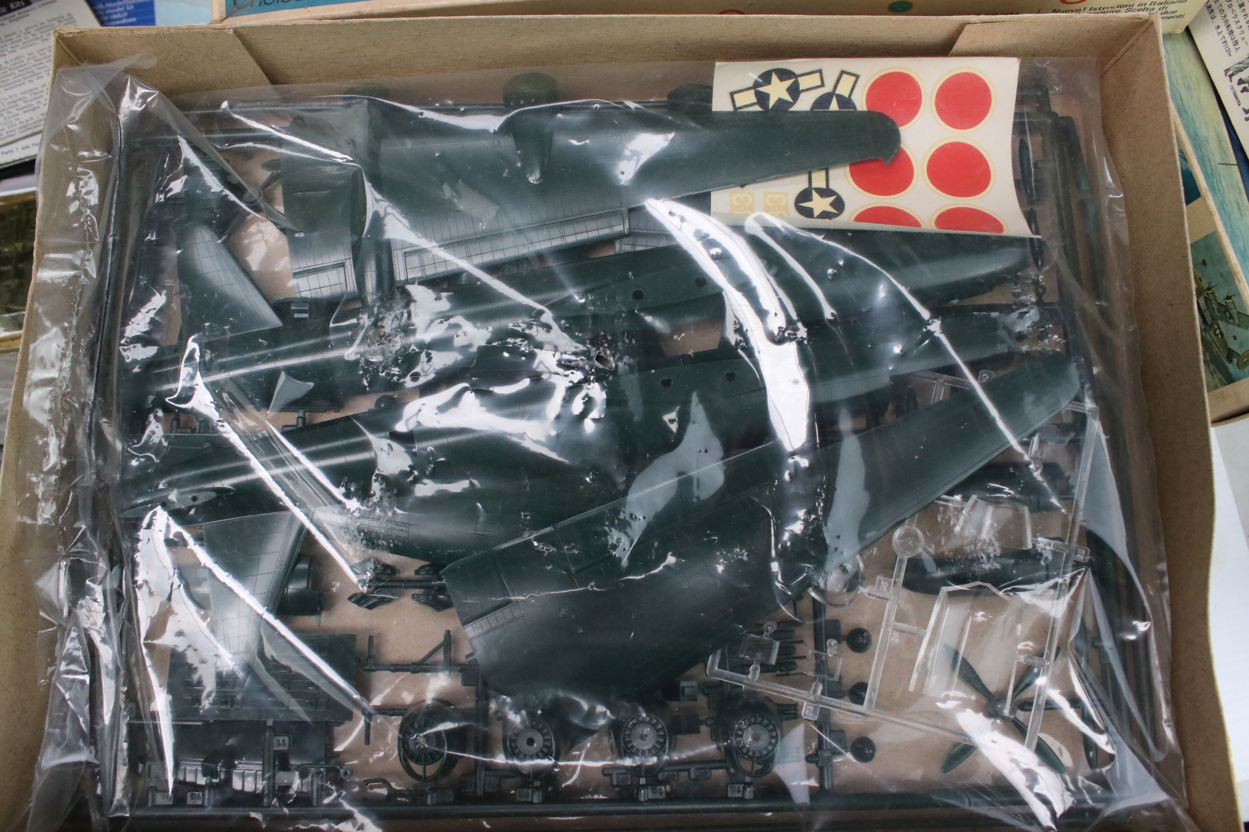 Model Kits - Around 30 boxed plastic model kits and figure sets to include Tamiya, Airfix, Hasegawa, - Image 15 of 30