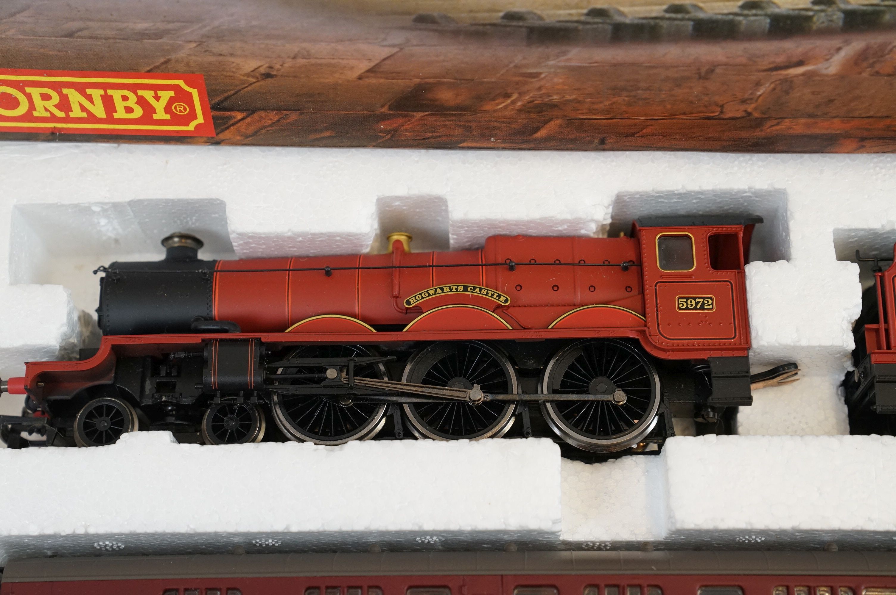 Boxed Hornby Harry Potter and the Chamber of Secrets R1033 Hogwarts Express electric train set - Image 4 of 9