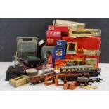 Collection of OO gauge model railway to include Hornby Dublo and Triang, featuring boxed Triang R576