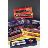 11 Boxed OO gauge items of rolling stock to include 5 x Bachmann, 5 x Hornby & Dapol featuring