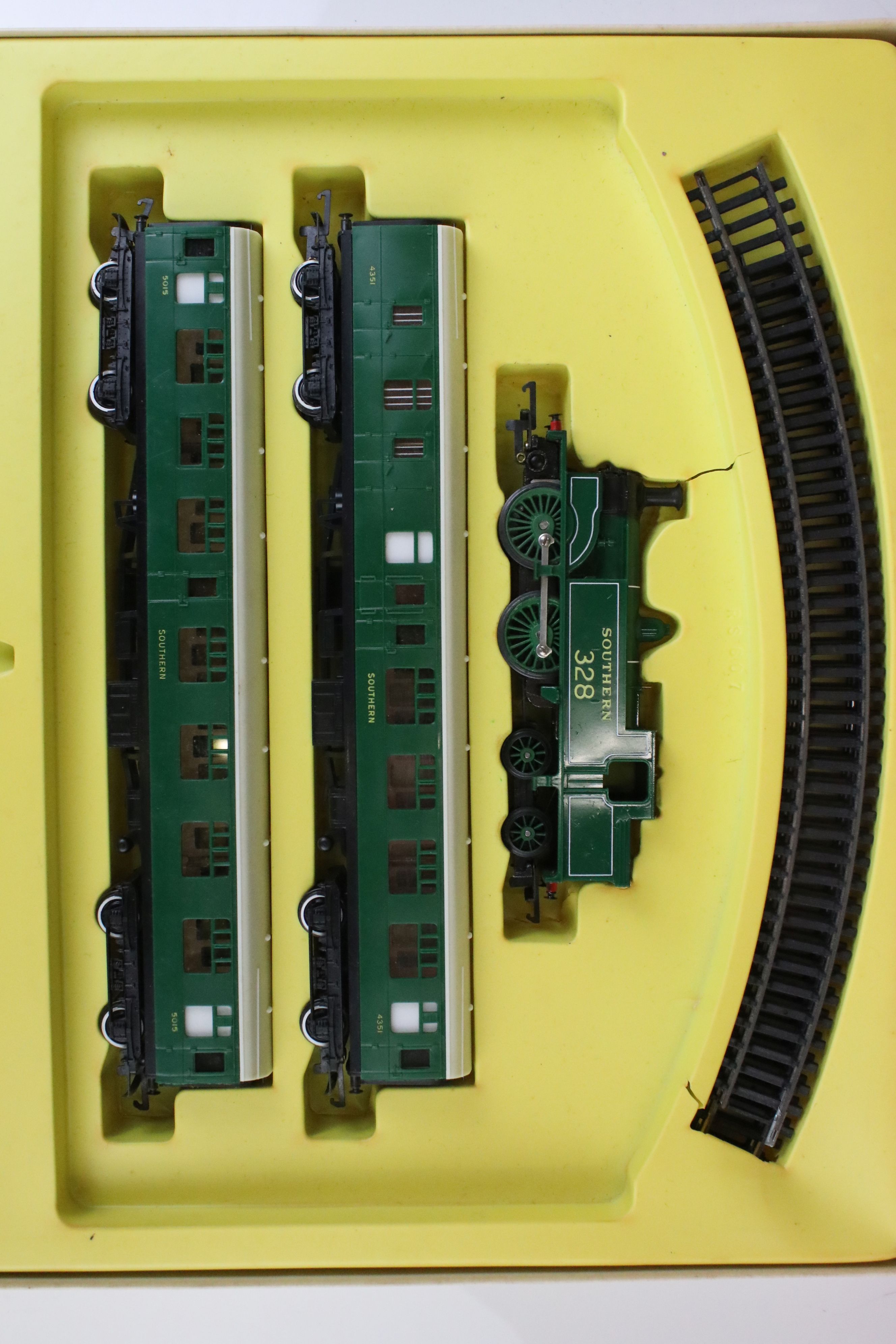 Three boxed Triang Hornby OO gauge train sets to include The Blue Pullman, RS607 Local Passenger Set - Image 10 of 12