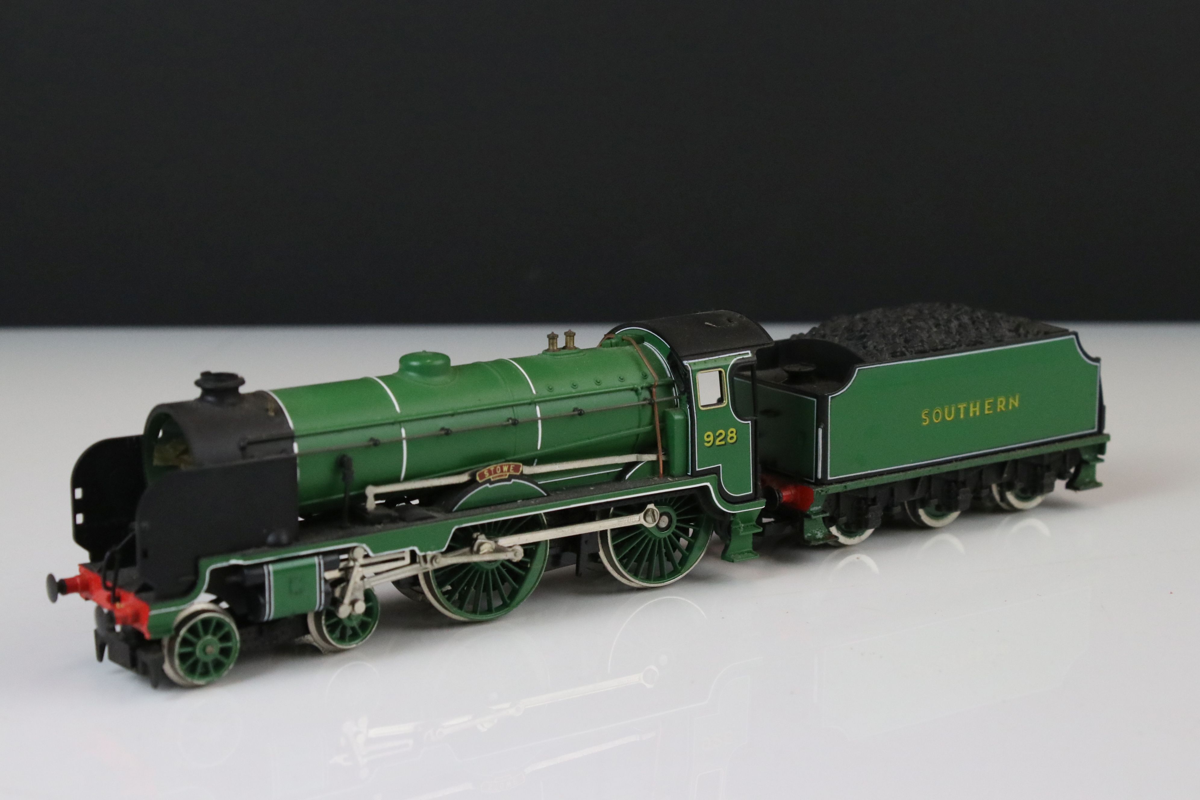 Five OO gauge locomotives with tenders (some unrelated) to include Hornby Stowe 4-4-0, Hornby King - Image 9 of 10