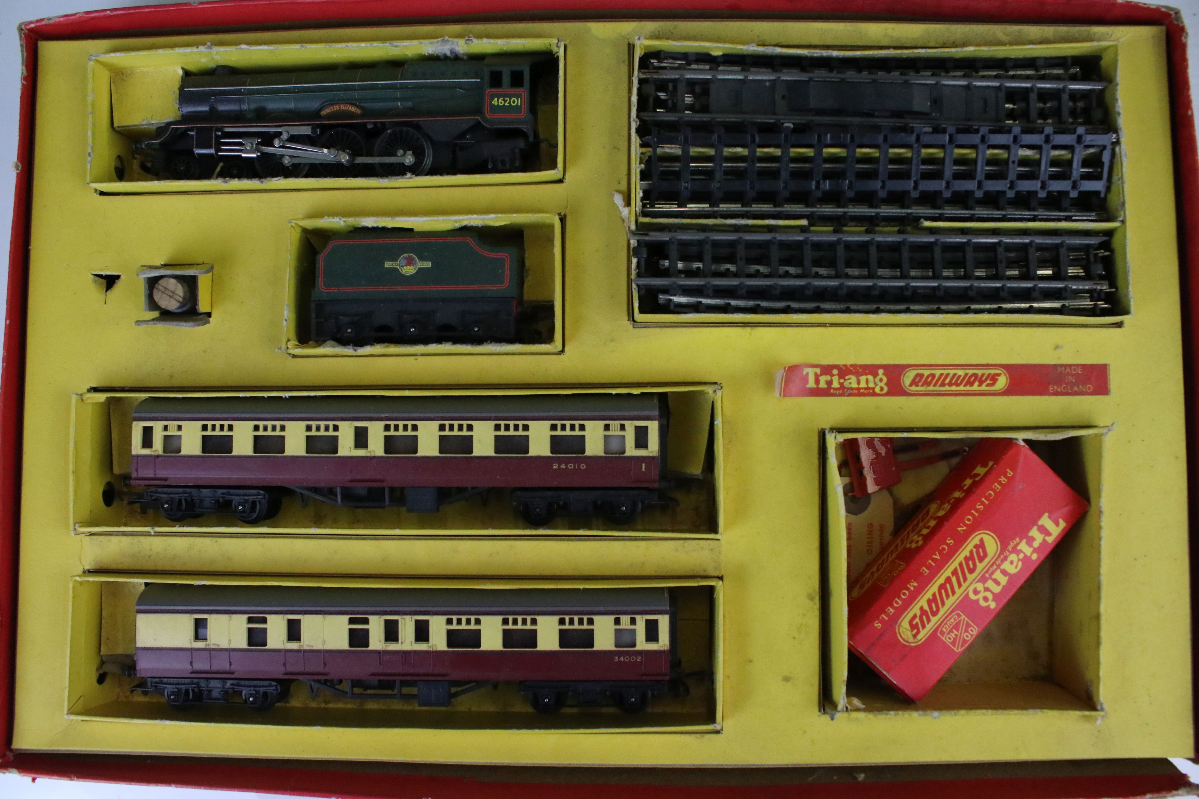 Three boxed Triang OO gauge train sets to include RS25, RO and Princess Elizabeth set plus a boxed - Image 2 of 19