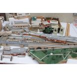 Very large quantity of very good built trackside buildings and accessories, features platforms,