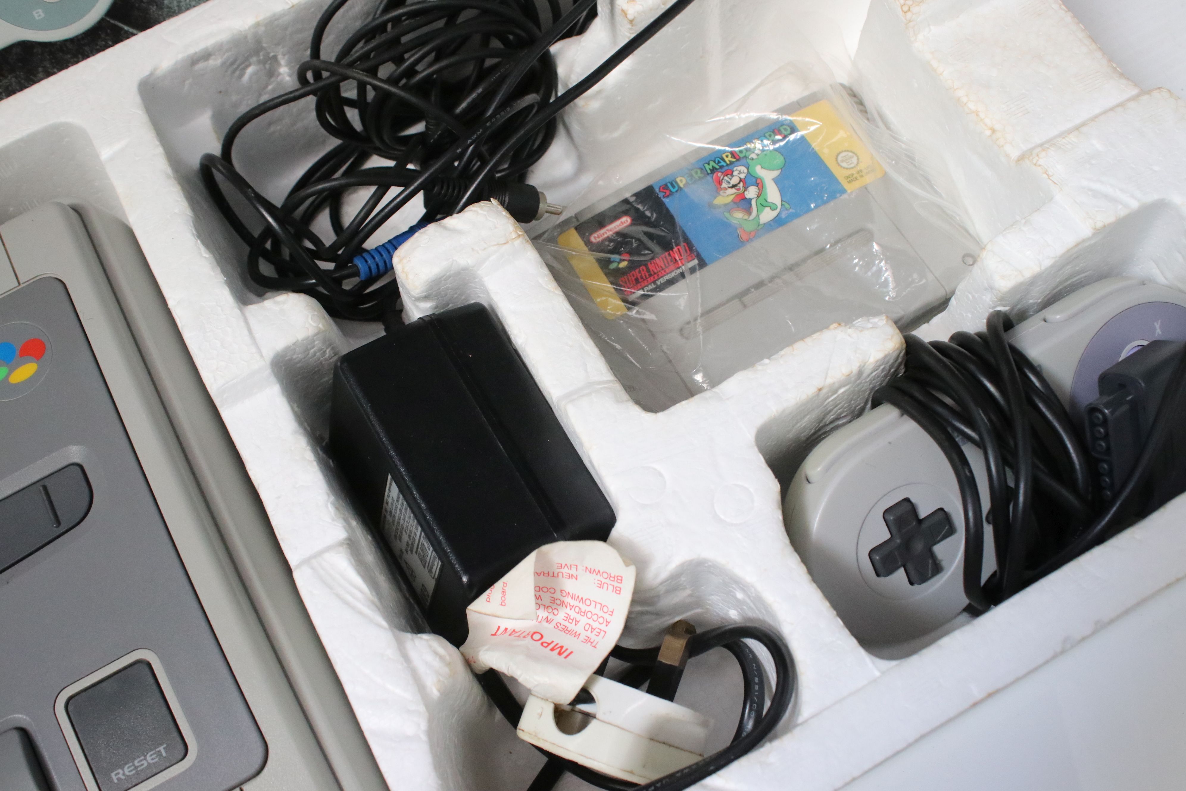 Retro Gaming - Boxed Super Nintendo SNES console with one controller and Super Mario World cartridge - Image 9 of 10