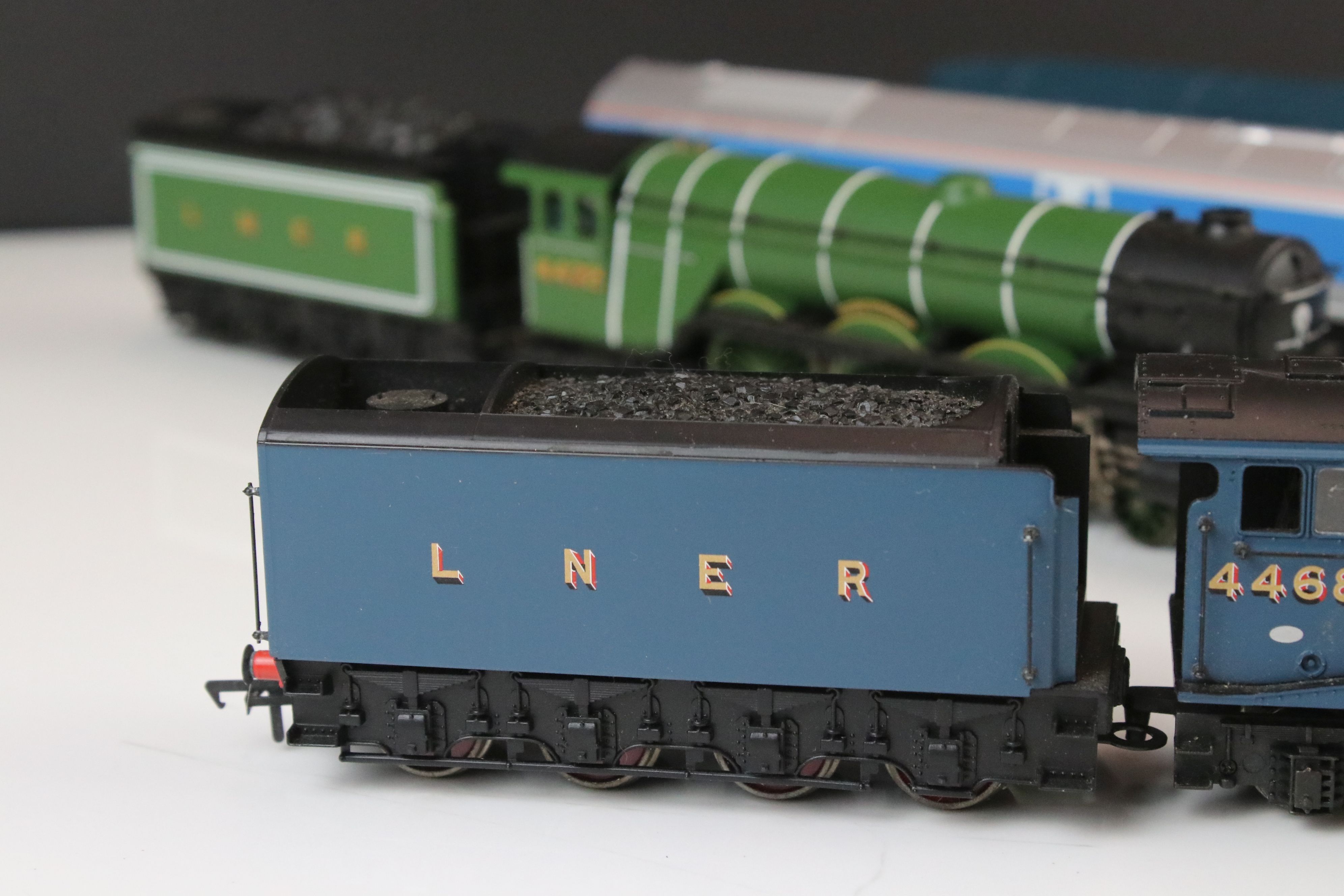 Four OO gauge locomotives to include 3 x Hornby (Flying Scotsman, Yeoman Kenneth J Painter & - Image 3 of 14