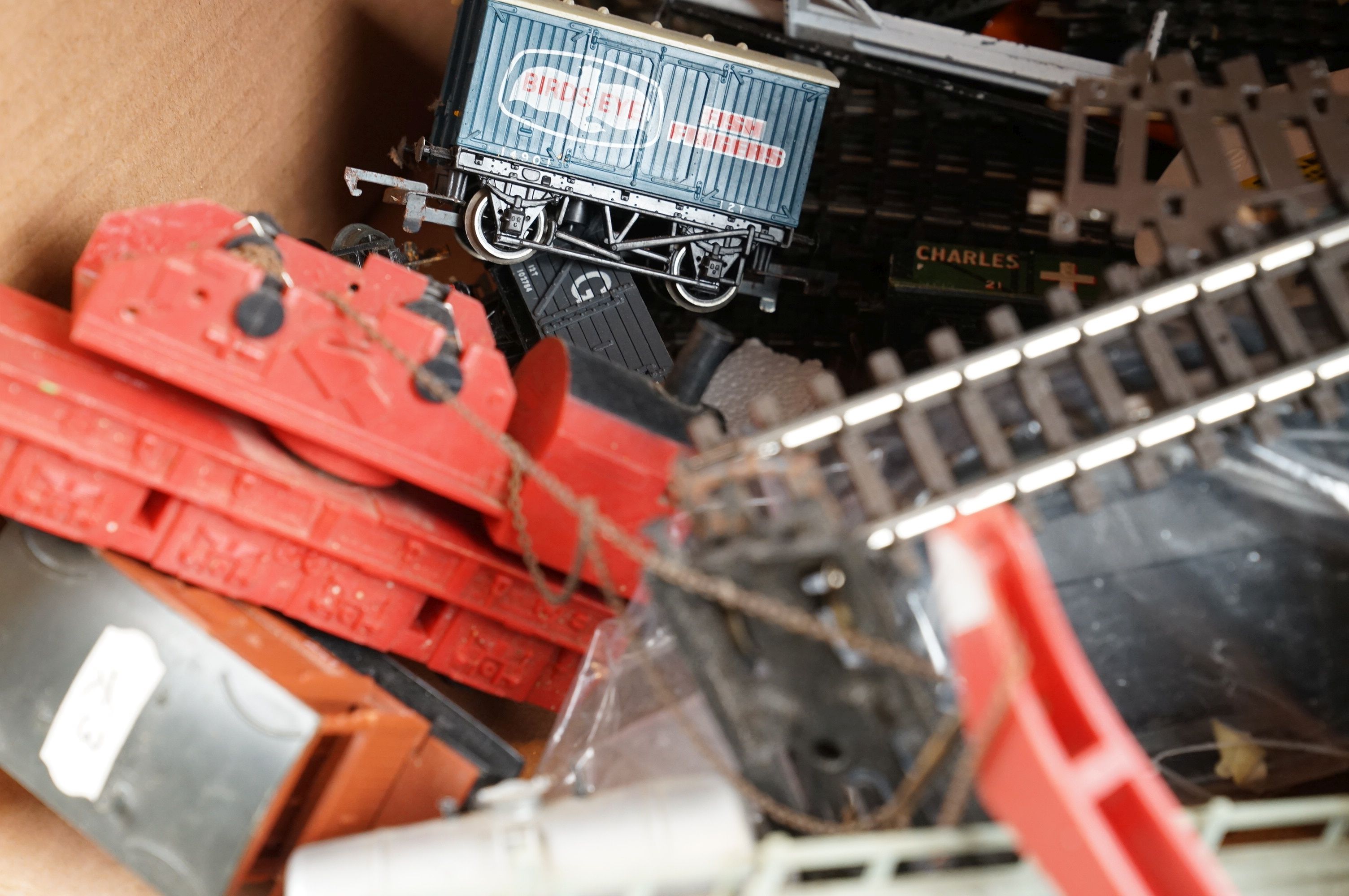 Group of OO gauge model railway to include 23 x items of rolling stock including Triang, Hornby, - Image 6 of 8