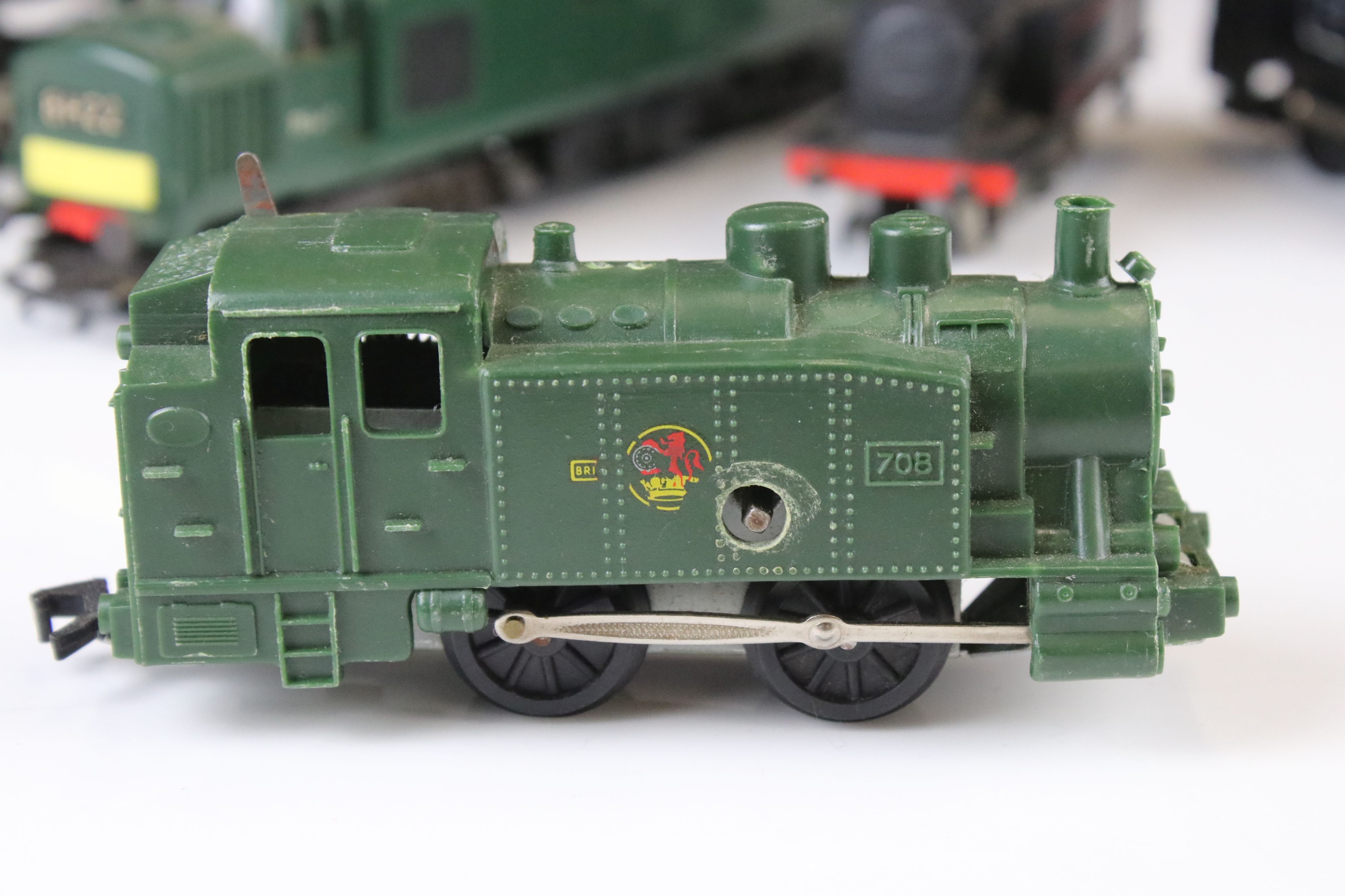 Six OO gauge locomotives to include Triang Hornby Evening Star 2-8-0 with tender etc, some play wear - Image 3 of 7