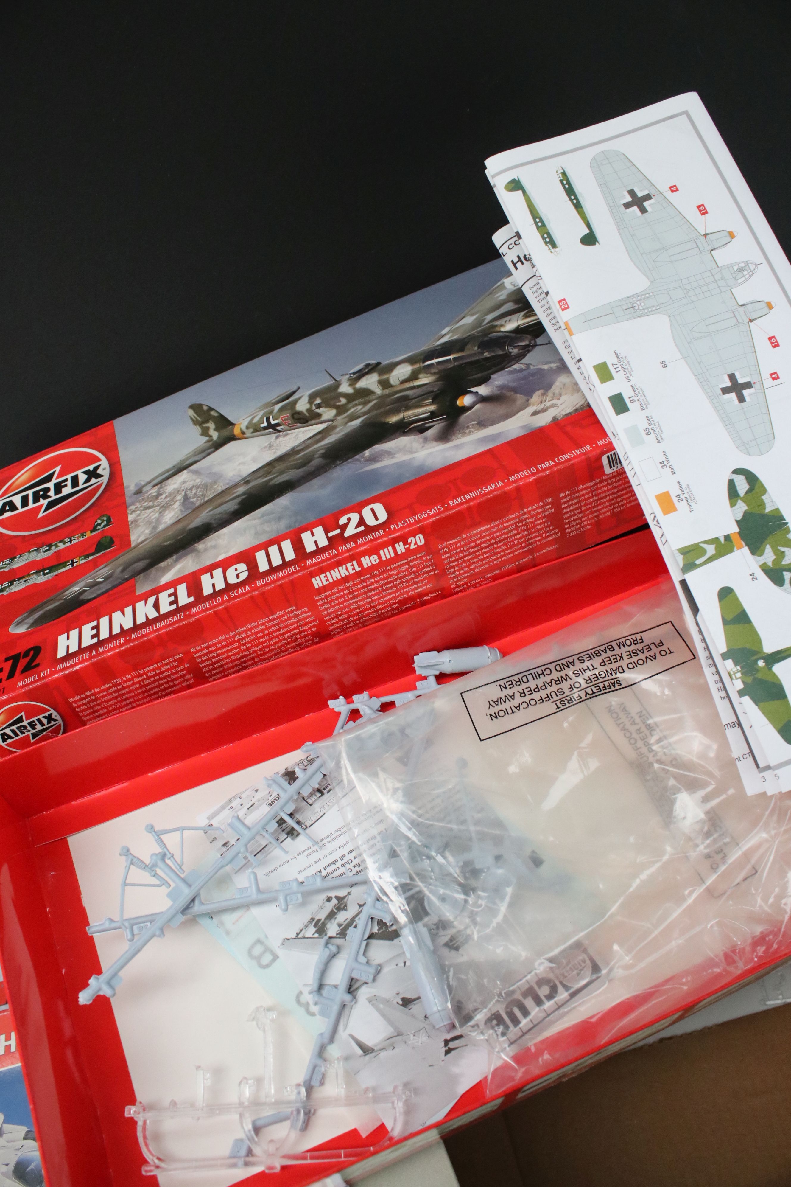 Model Kits - Around 30 boxed plastic model kits and figure sets to include Tamiya, Airfix, Hasegawa, - Image 25 of 30