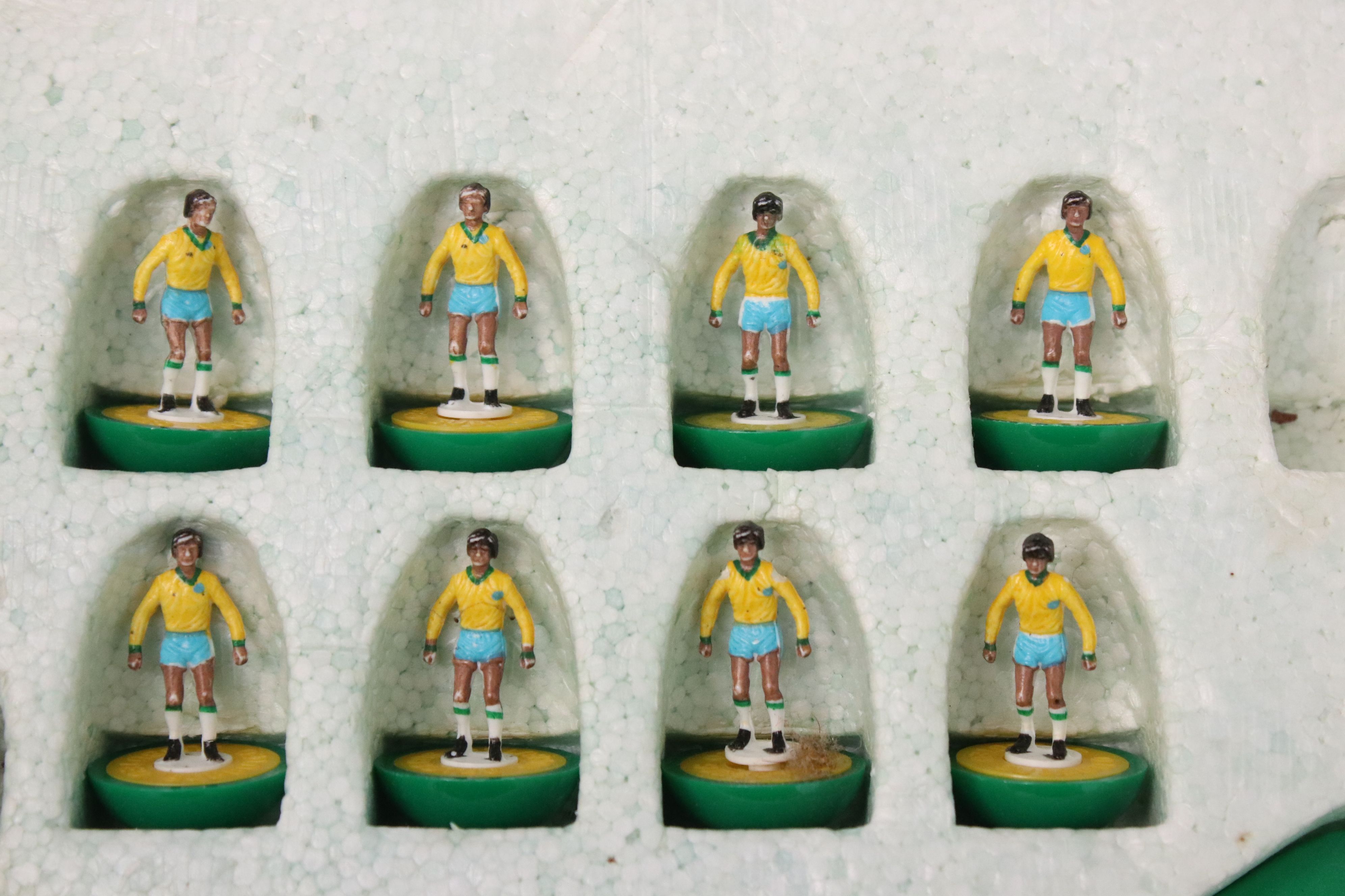 Subbuteo selection - 15 LW teams (some incomplete) to include Argentina, Brazil, Celtic, Arsenal - Image 12 of 13