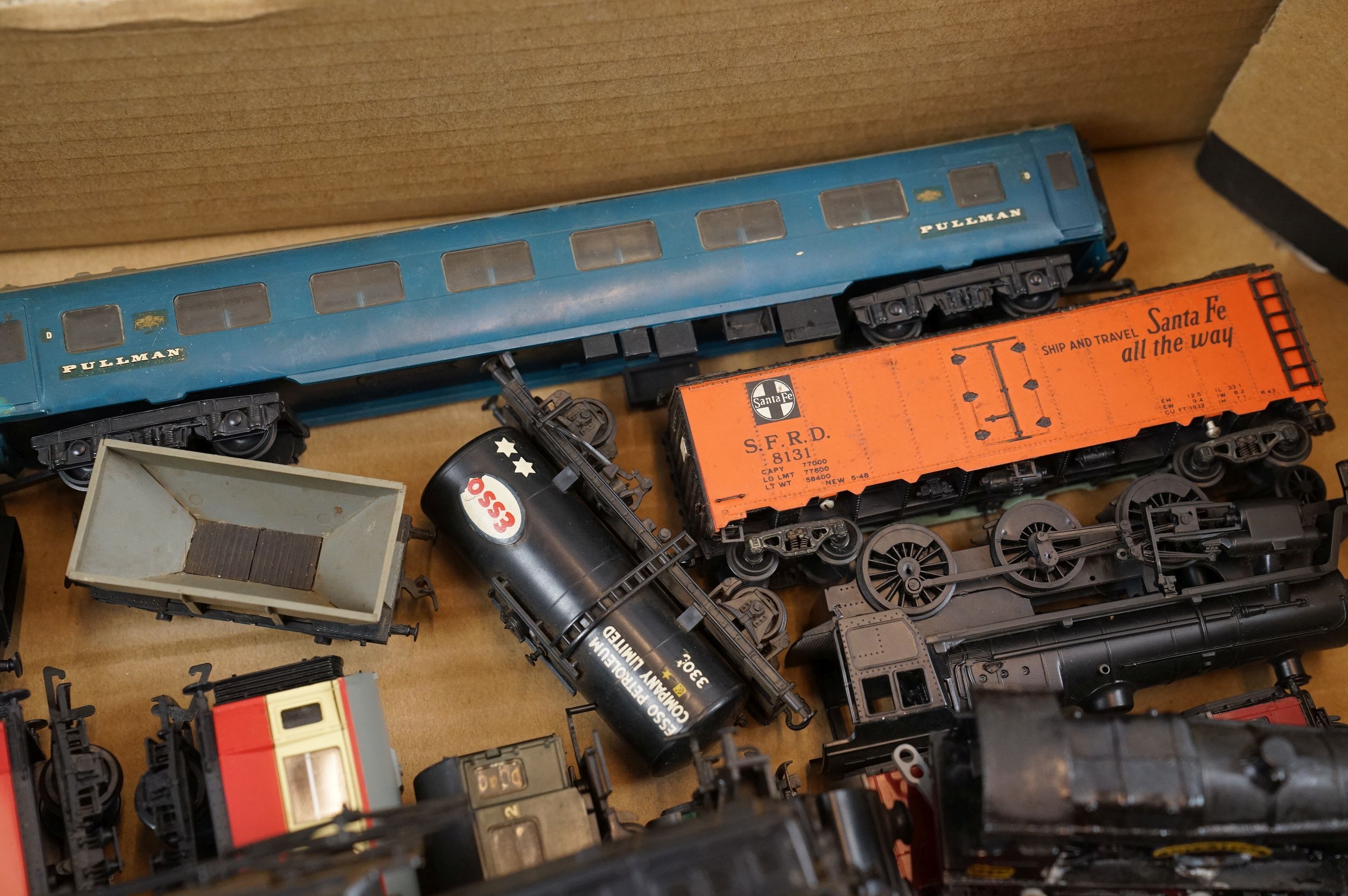 16 OO gauge items of rolling stock to include Hornby and Kitmaster plus a group of plastic kit - Image 5 of 9
