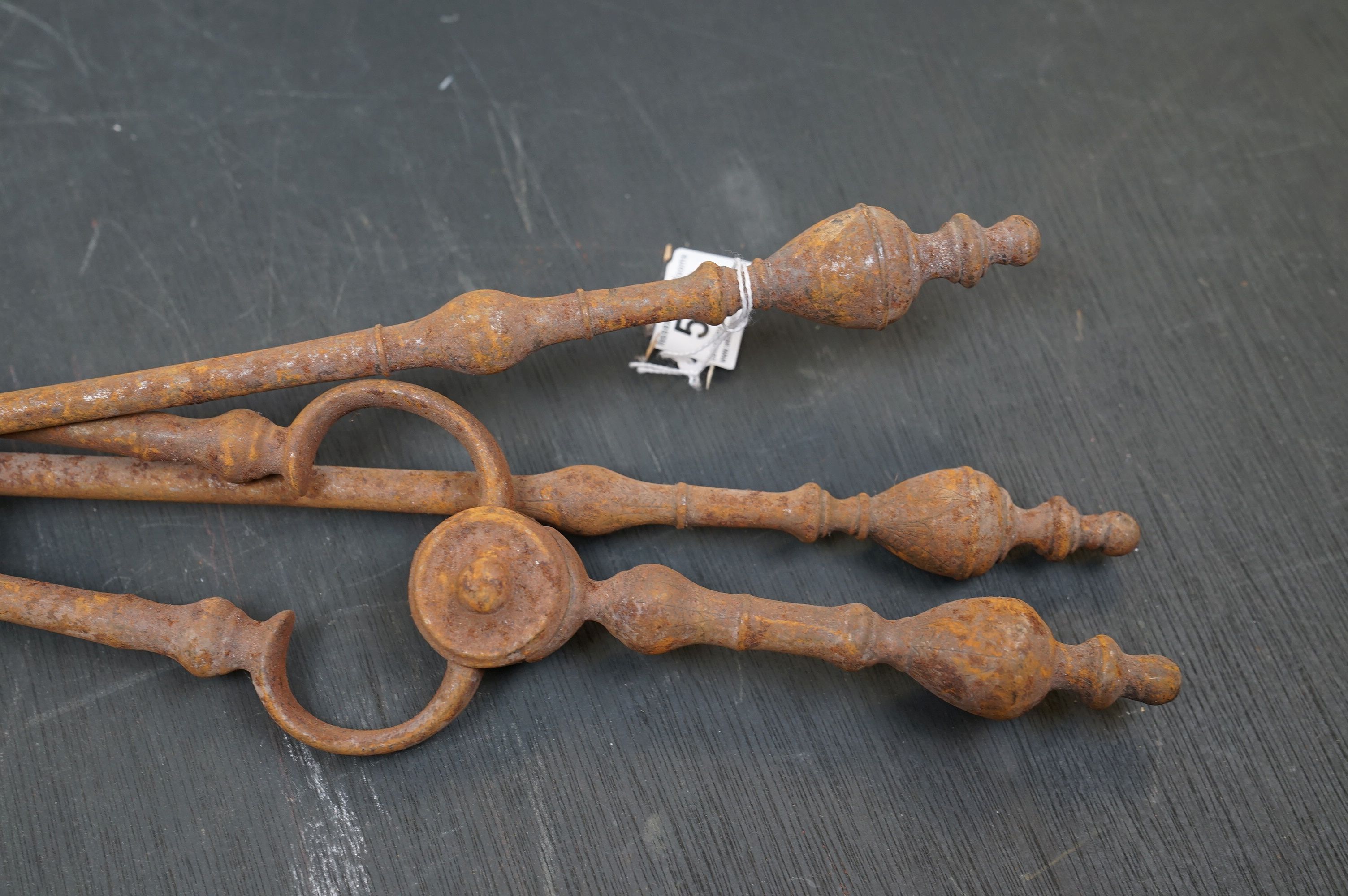 A vintage iron three piece fire tool companion set comprising of two shovels and a pair of tongs. - Image 3 of 6