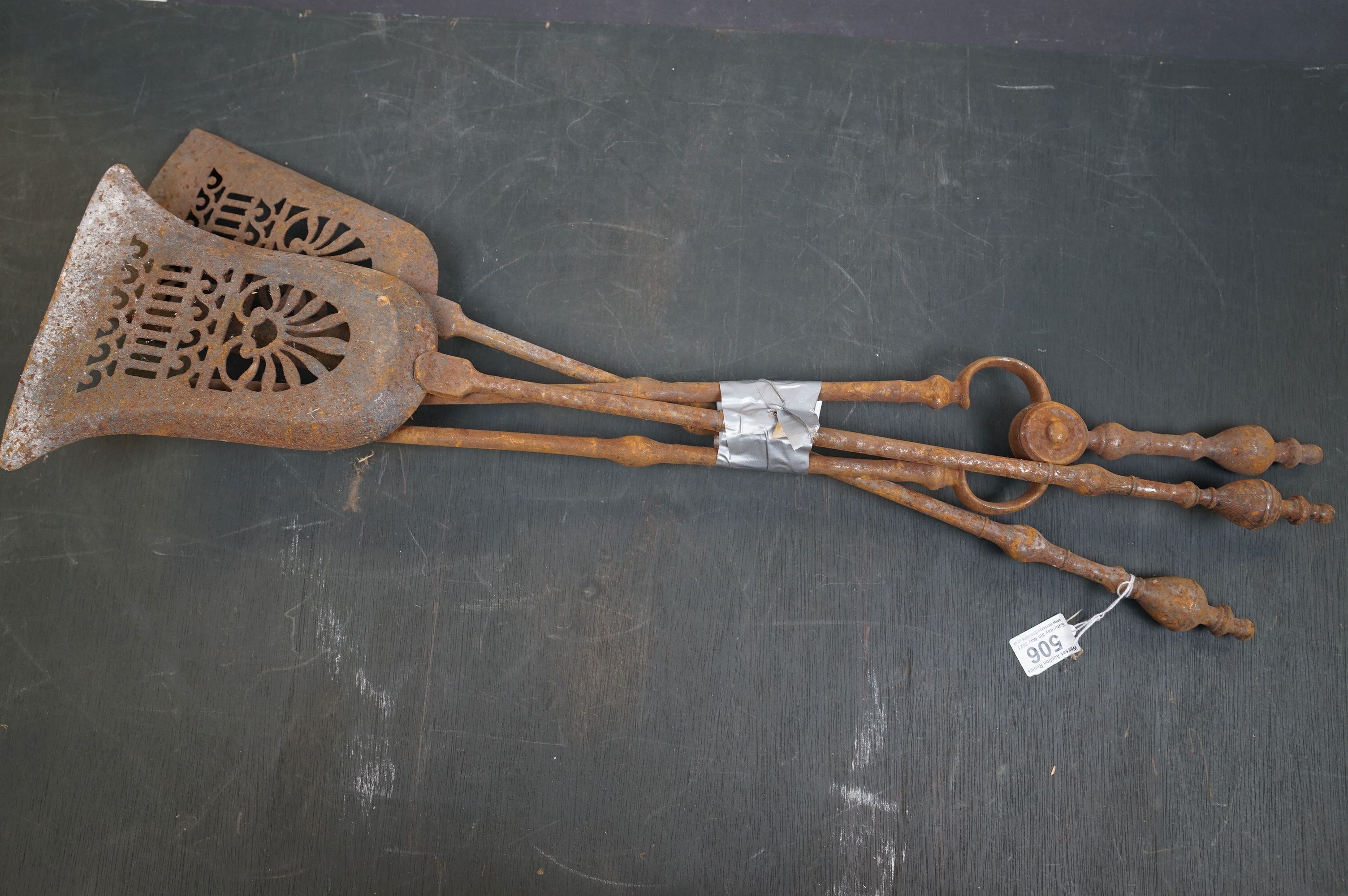 A vintage iron three piece fire tool companion set comprising of two shovels and a pair of tongs. - Image 6 of 6